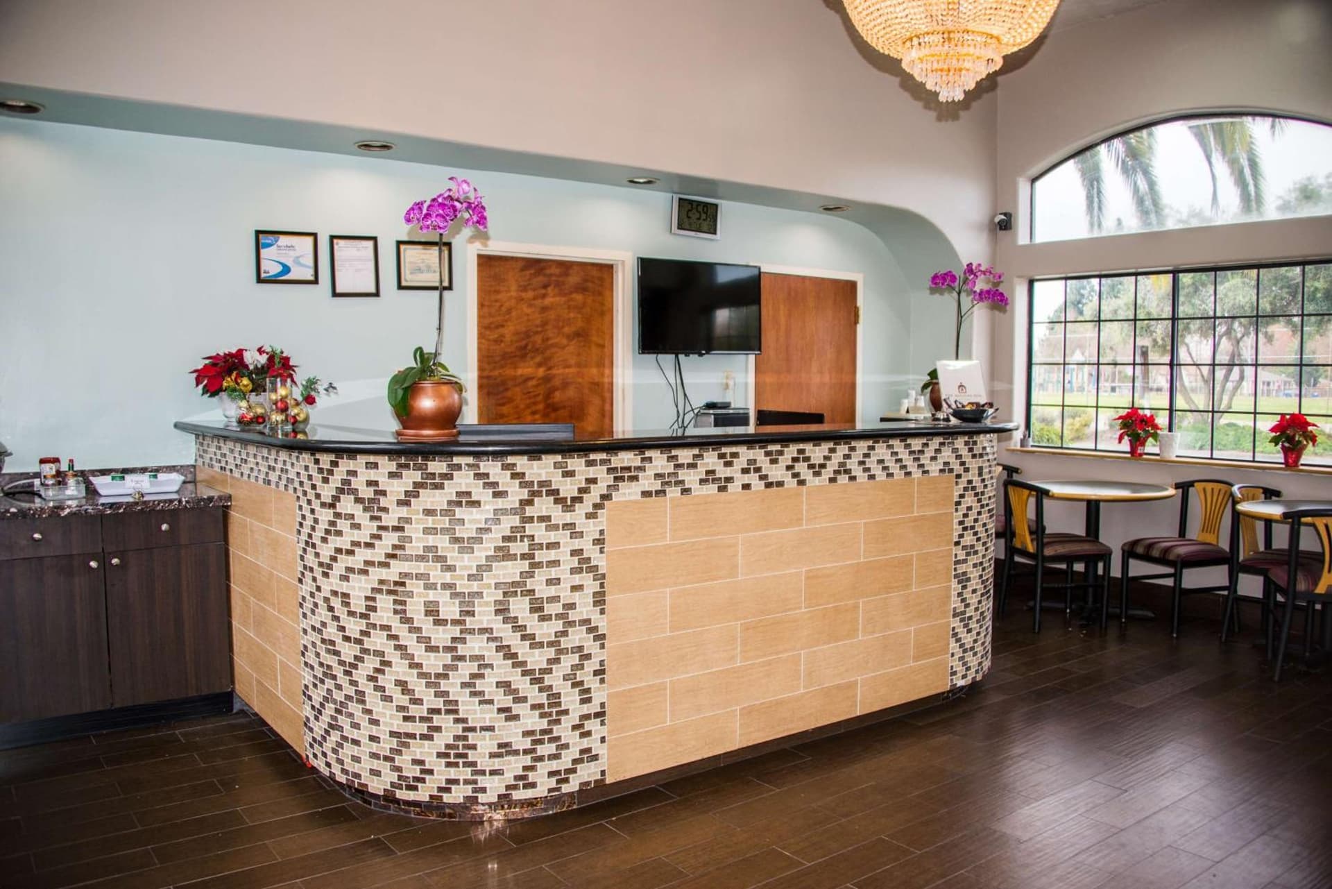 SureStay Plus by Best Western Santa Clara Silicon Valley property views in Santa Clara, CA — gallery photo 3