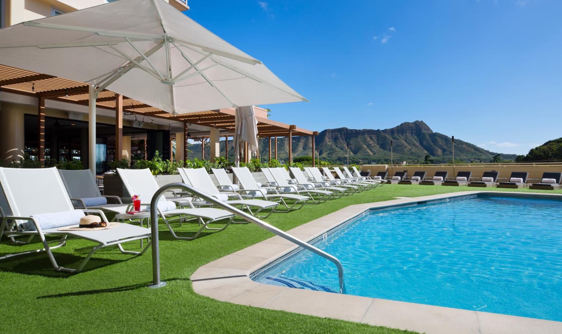 Queen Kapiolani Hotel interior in Honolulu, HI — gallery photo 2