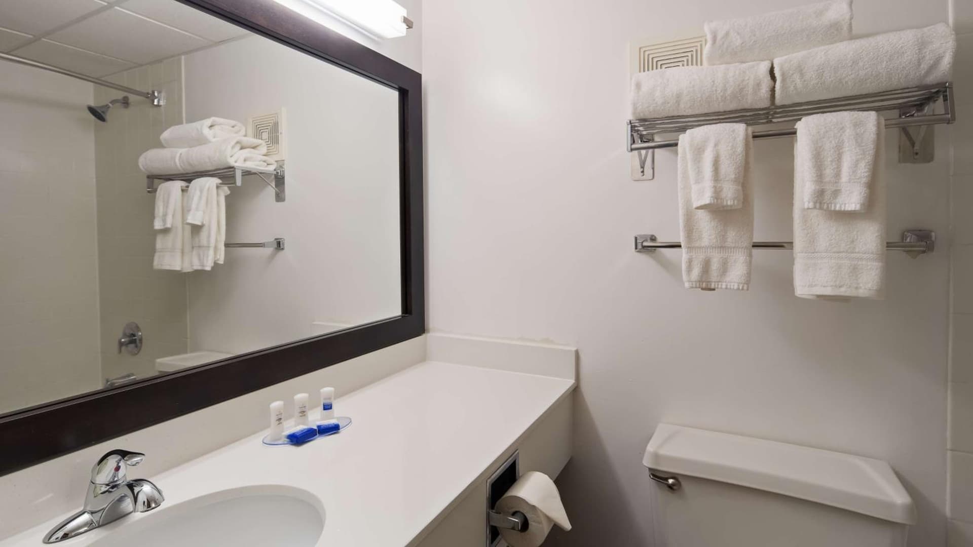 Albany Airport Inn property views in Albany, NY — gallery photo 3
