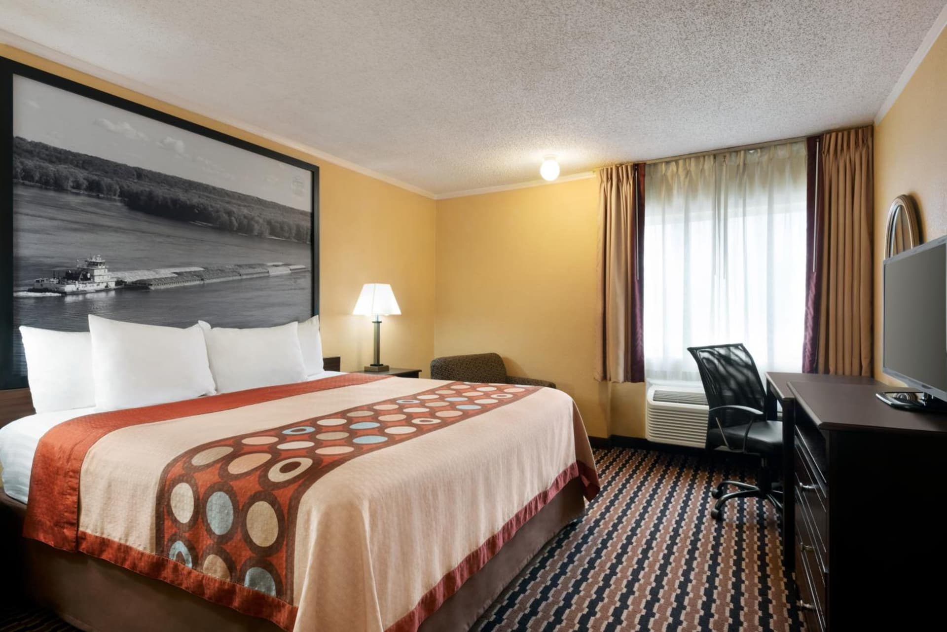 Super 8 by Wyndham Des Moines gallery photo in Des Moines, IA — image 35