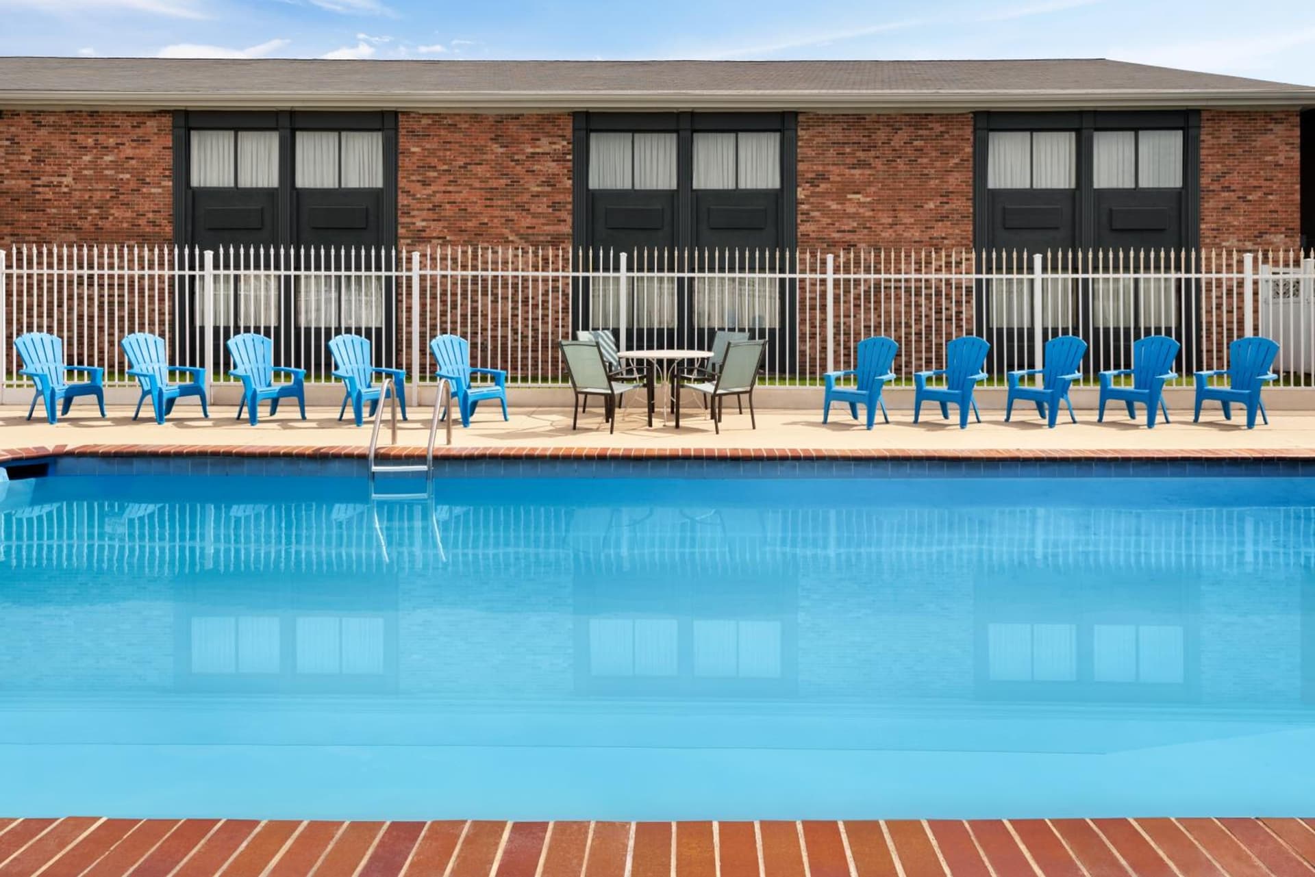 Super 8 by Wyndham Des Moines interior in Des Moines, IA — gallery photo 2
