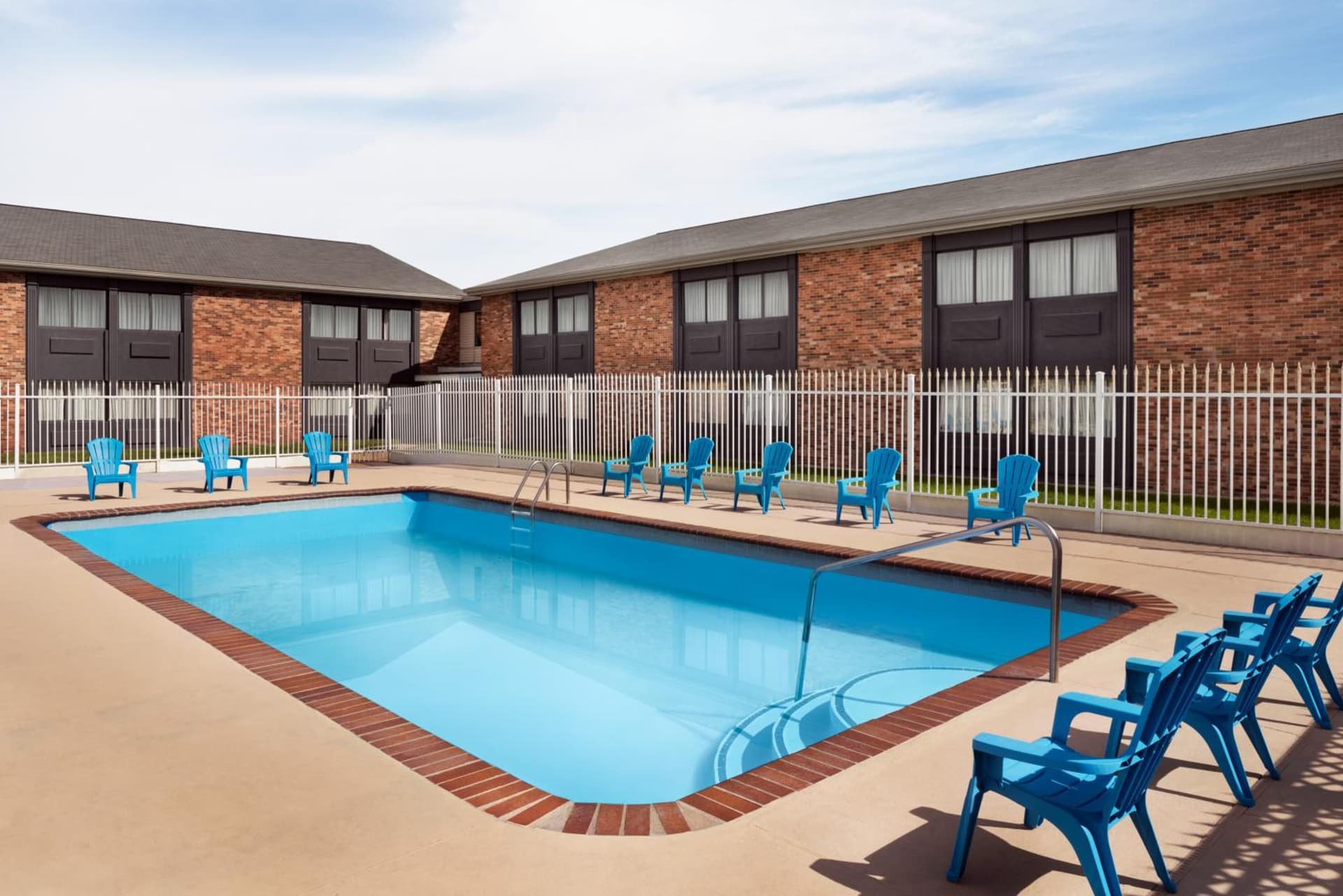 Super 8 by Wyndham Des Moines property views in Des Moines, IA — gallery photo 3