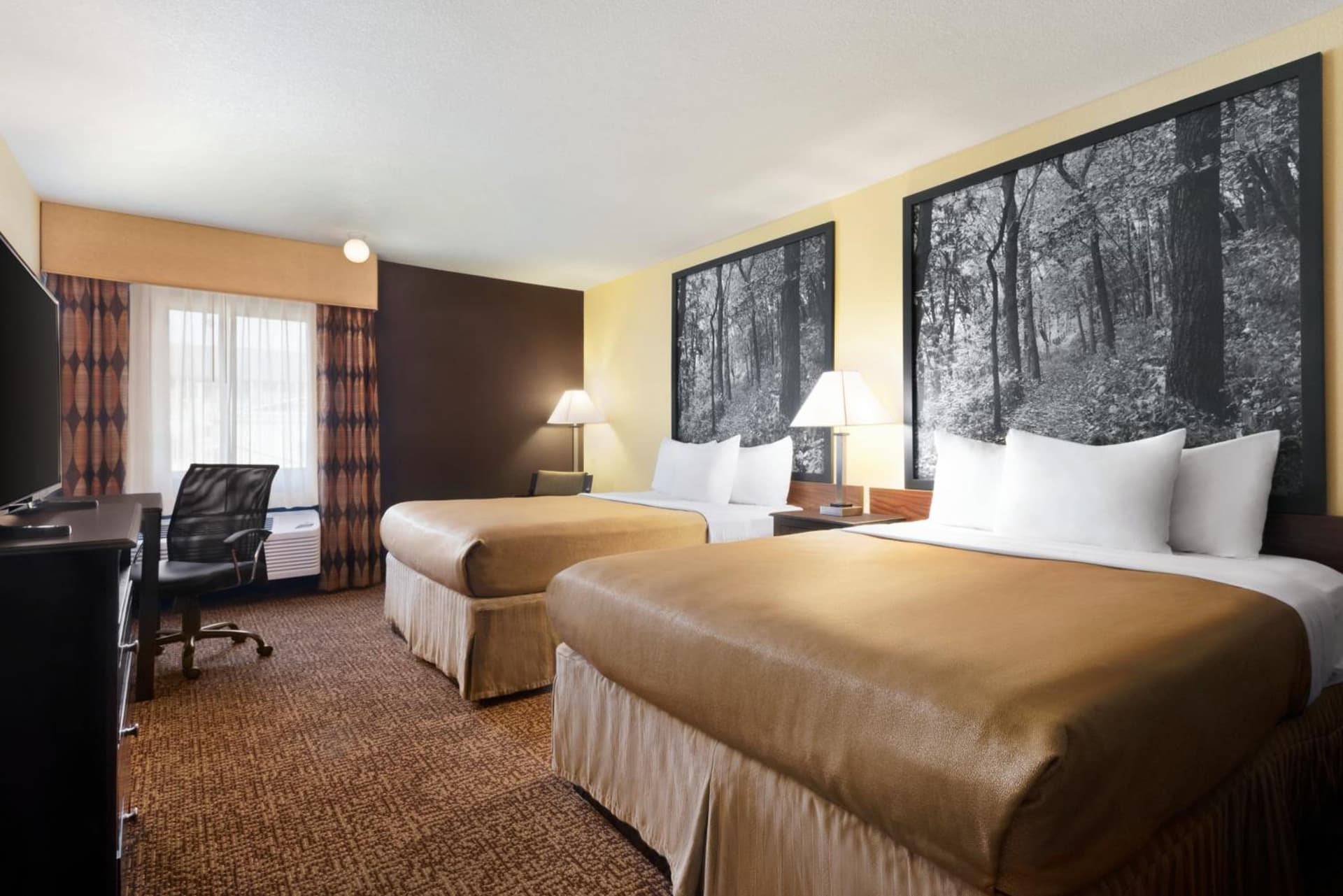 Super 8 by Wyndham Des Moines gallery photo in Des Moines, IA — image 11