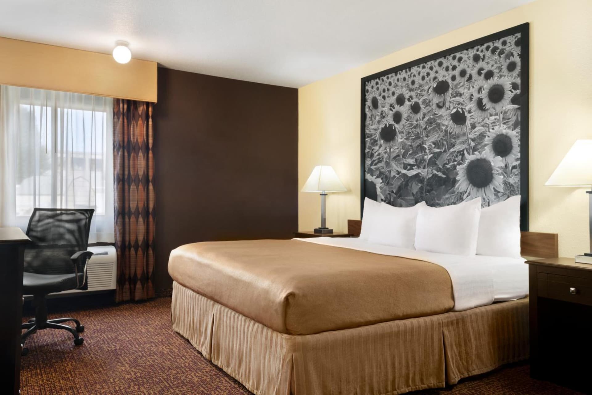 Super 8 by Wyndham Des Moines gallery photo in Des Moines, IA — image 6