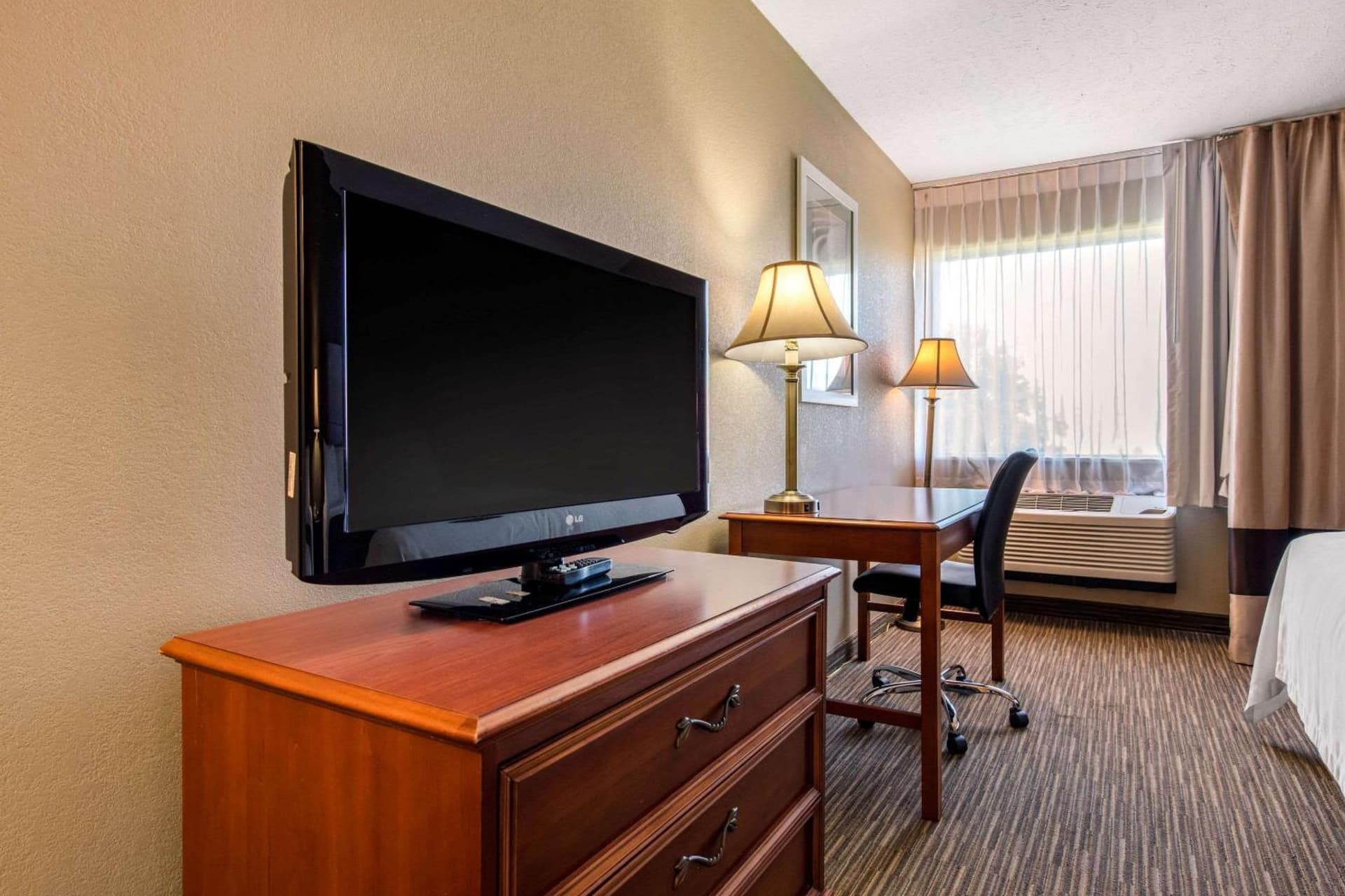 Quality Inn & Suites New Castle gallery photo in New Castle, PA — image 20