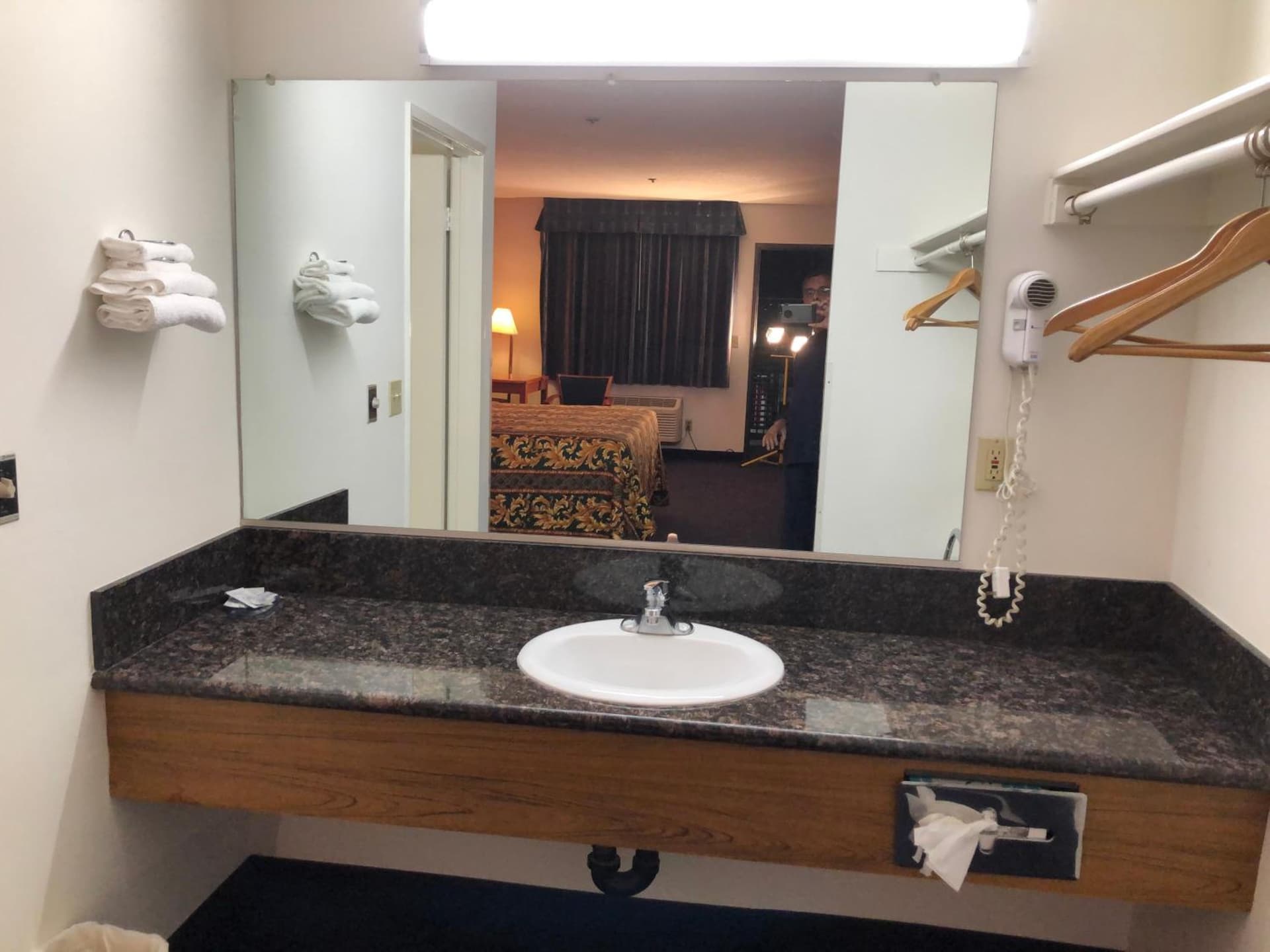 Luxury Inn gallery photo in Norwalk, CA — image 4