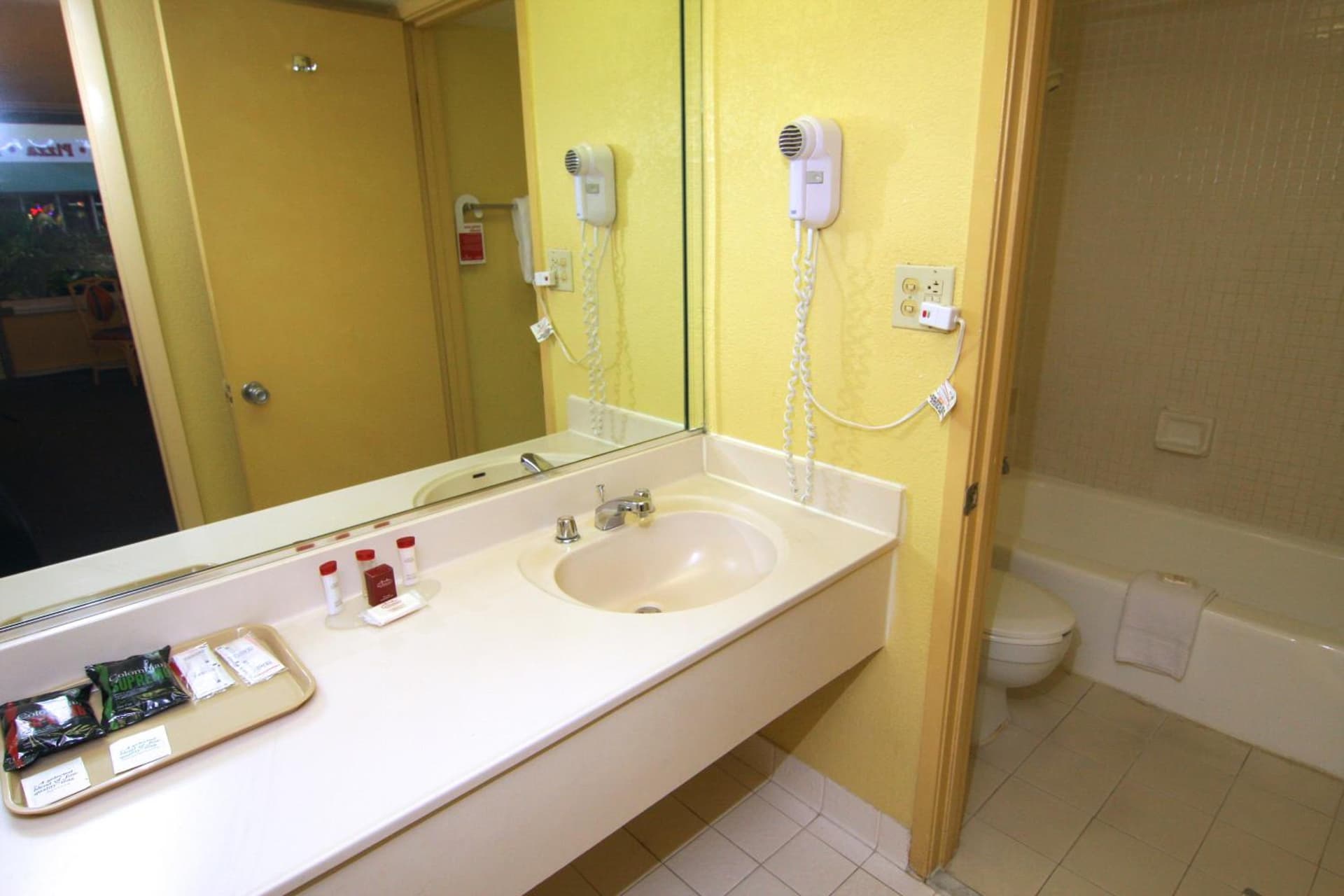 Ramada by Wyndham Kissimmee Gateway - Free Theme Park Shuttle gallery photo in Orlando, FL — image 80