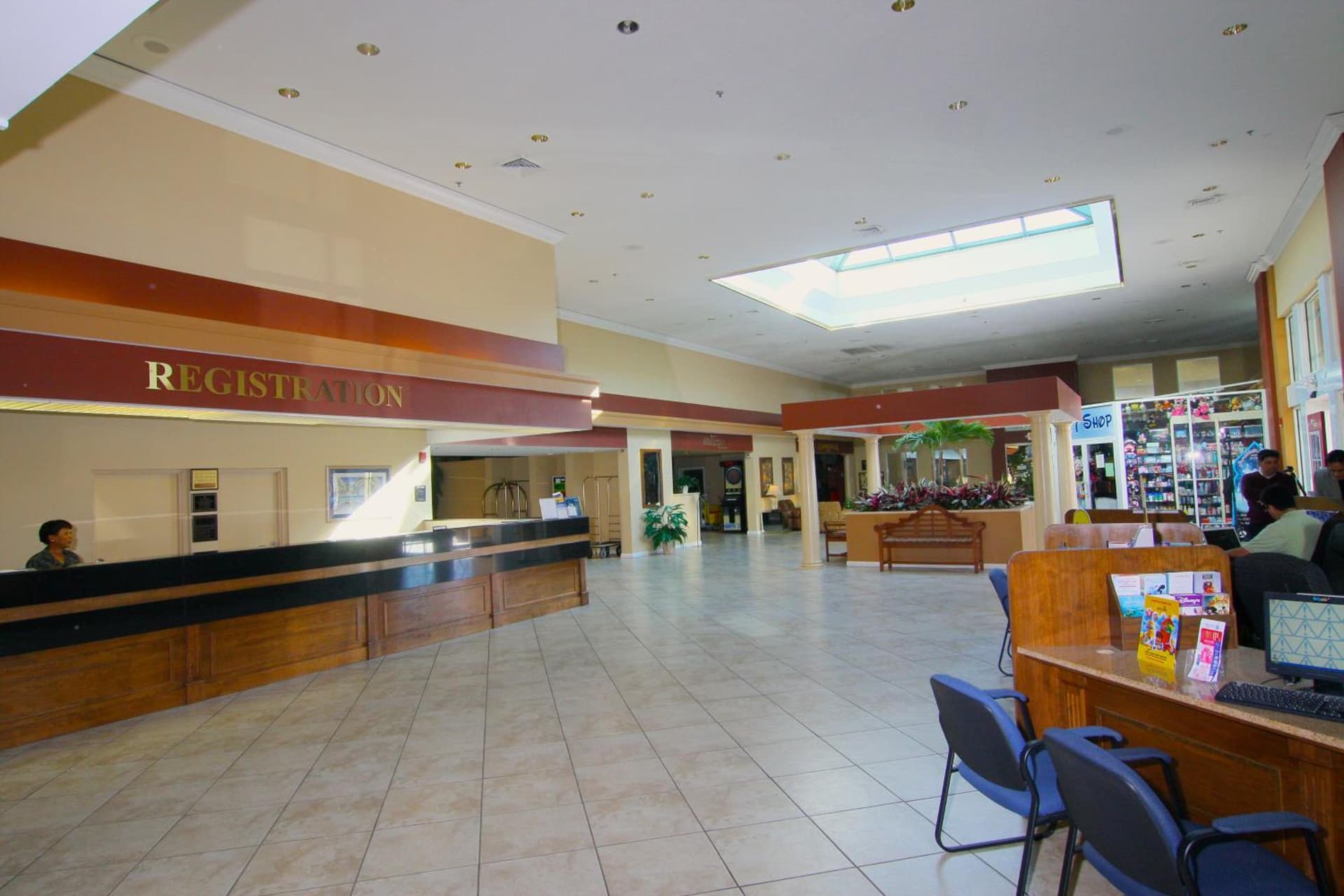 Ramada by Wyndham Kissimmee Gateway - Free Theme Park Shuttle gallery photo in Orlando, FL — image 7