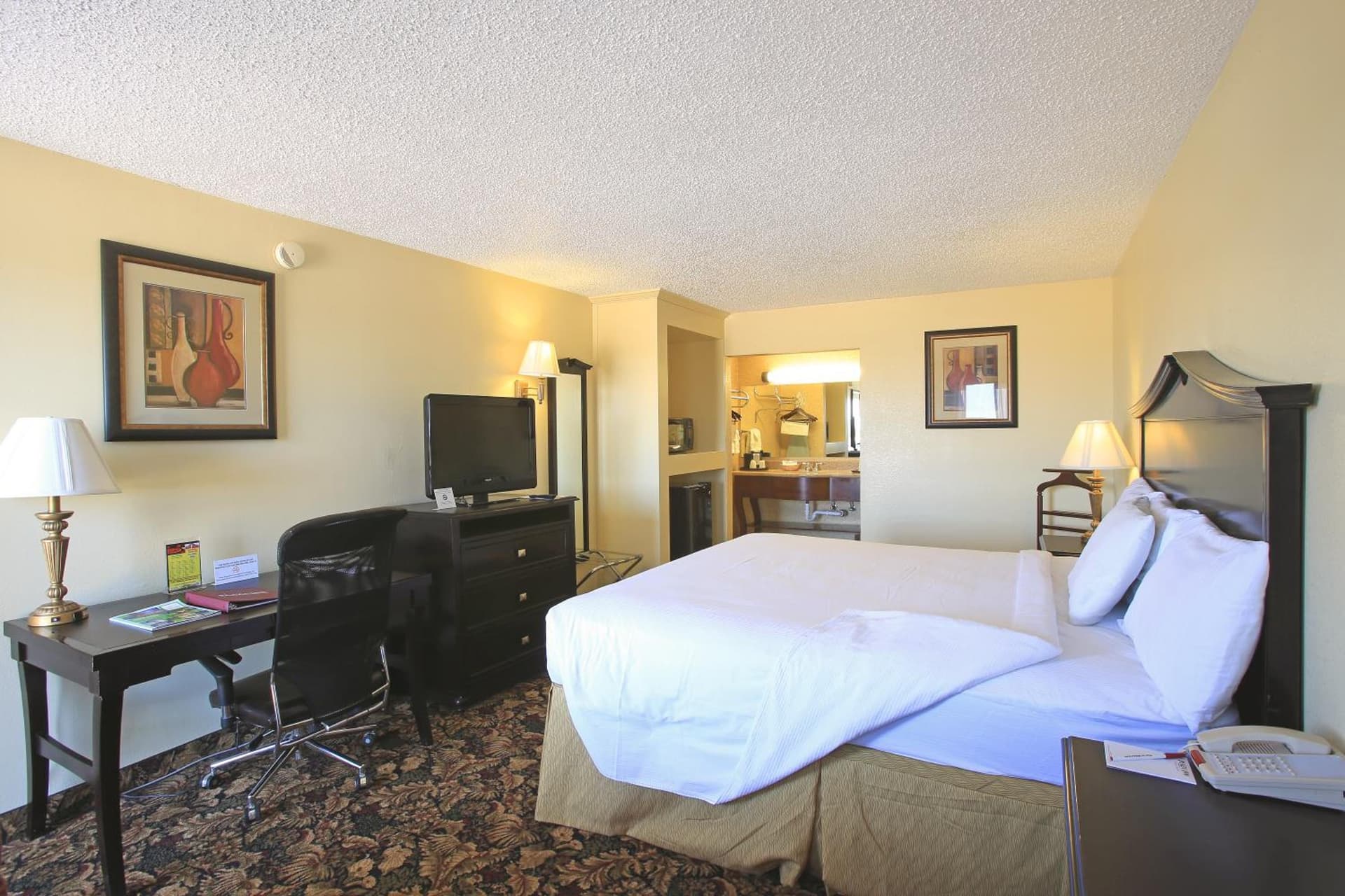 Plaza Inn Midland interior in Midland, TX — gallery photo 2