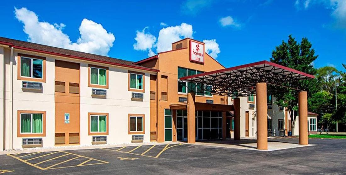 Seasons Inn Traverse City featured exterior or lobby in Traverse City, MI — similar hotel