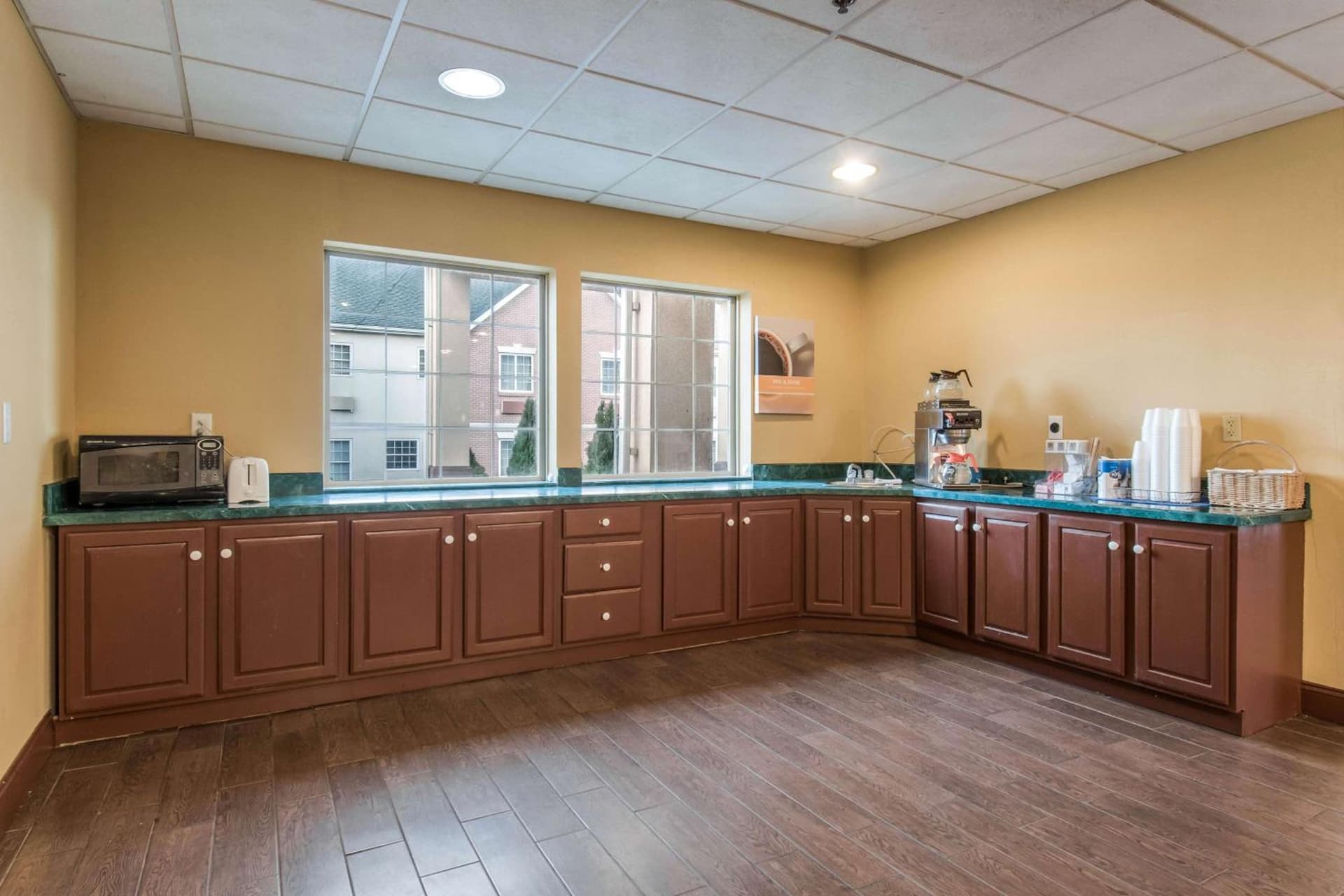 Scottish Inns & Suites - North Hershey interior in Harrisburg, PA — gallery photo 2