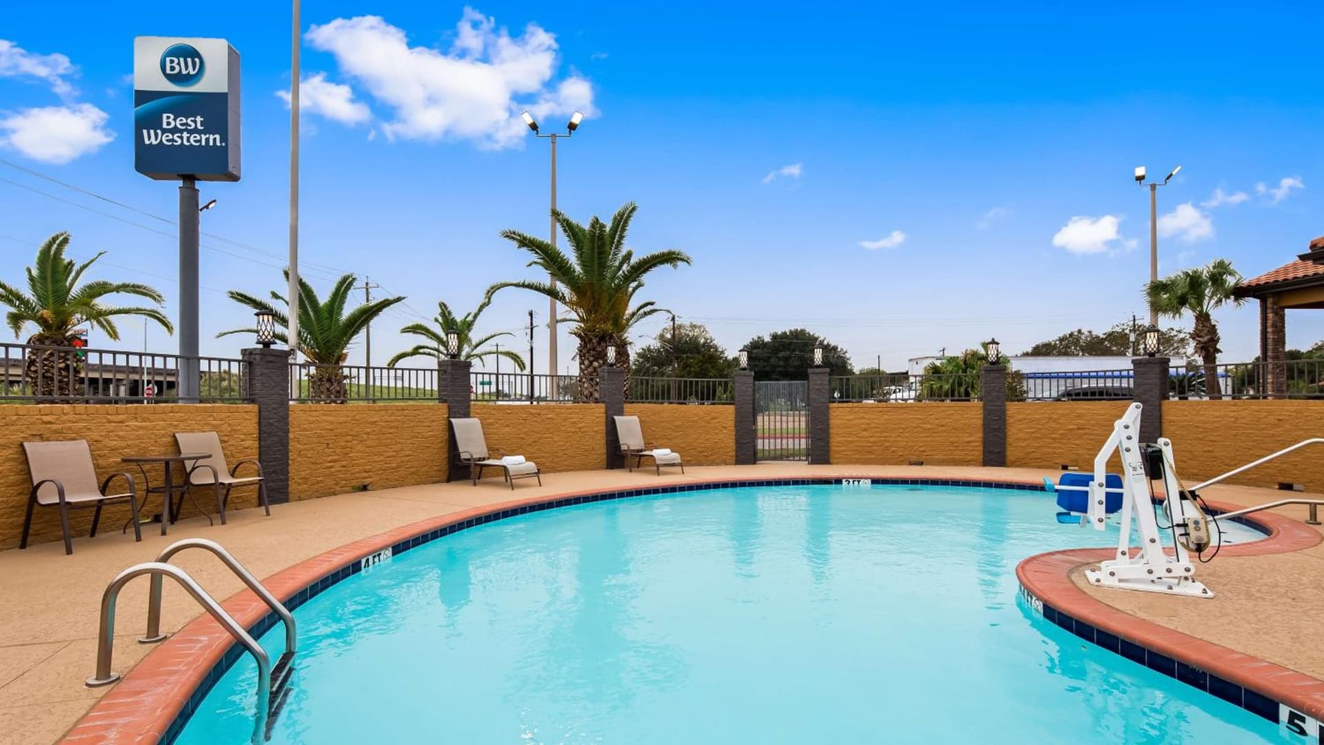 Best Western Executive Inn El Campo property views in El Campo, TX — gallery photo 3