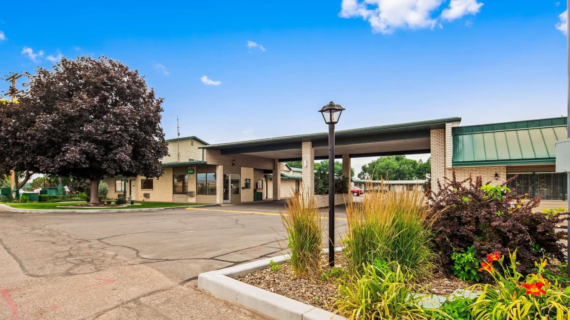 Best Western Paradise Inn & Resort featured exterior or lobby in Fillmore, UT — similar hotel