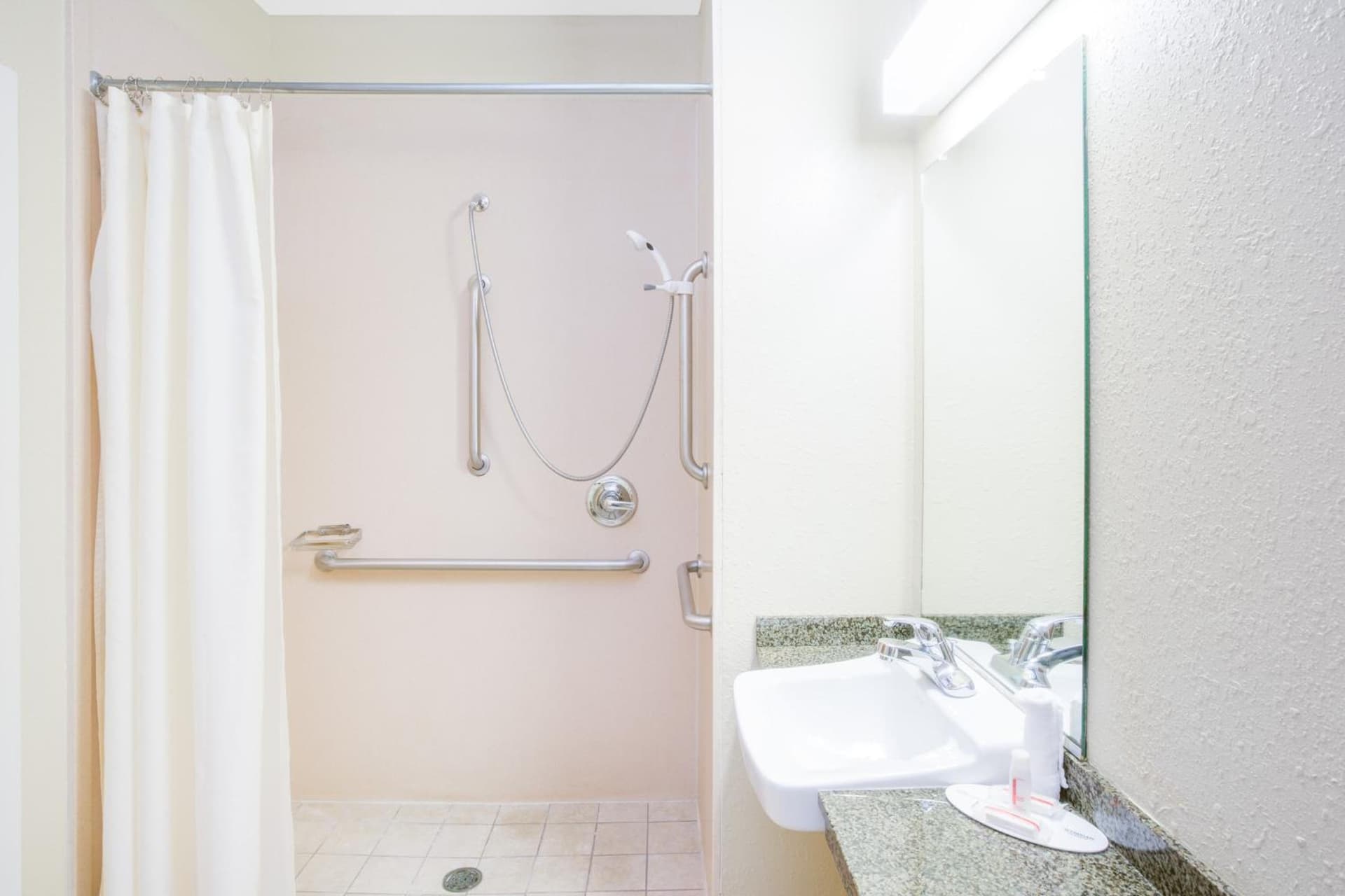 Microtel Inn & Suites by Wyndham Saraland gallery photo in Saraland, AL — image 18