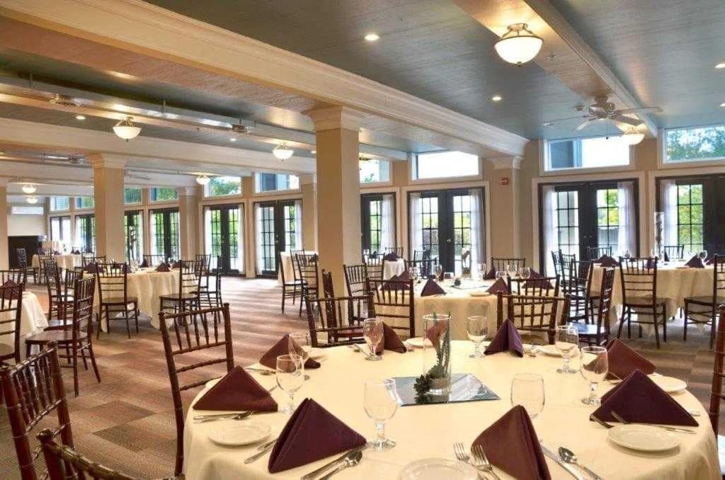 Niagara Crossing Hotel and Spa property views in Lewiston — gallery photo 3
