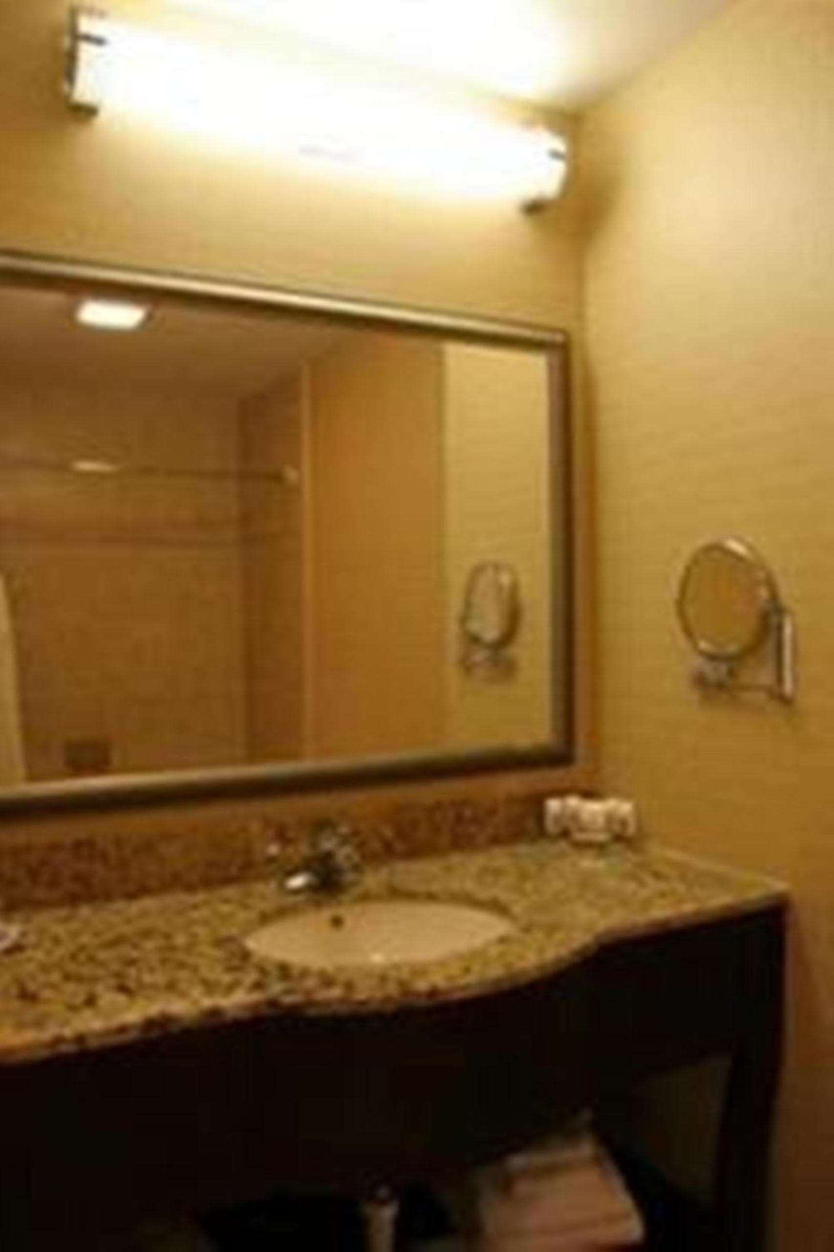 Holiday Inn Express and Suites Allentown West by IHG gallery photo in Allentown, PA — image 8