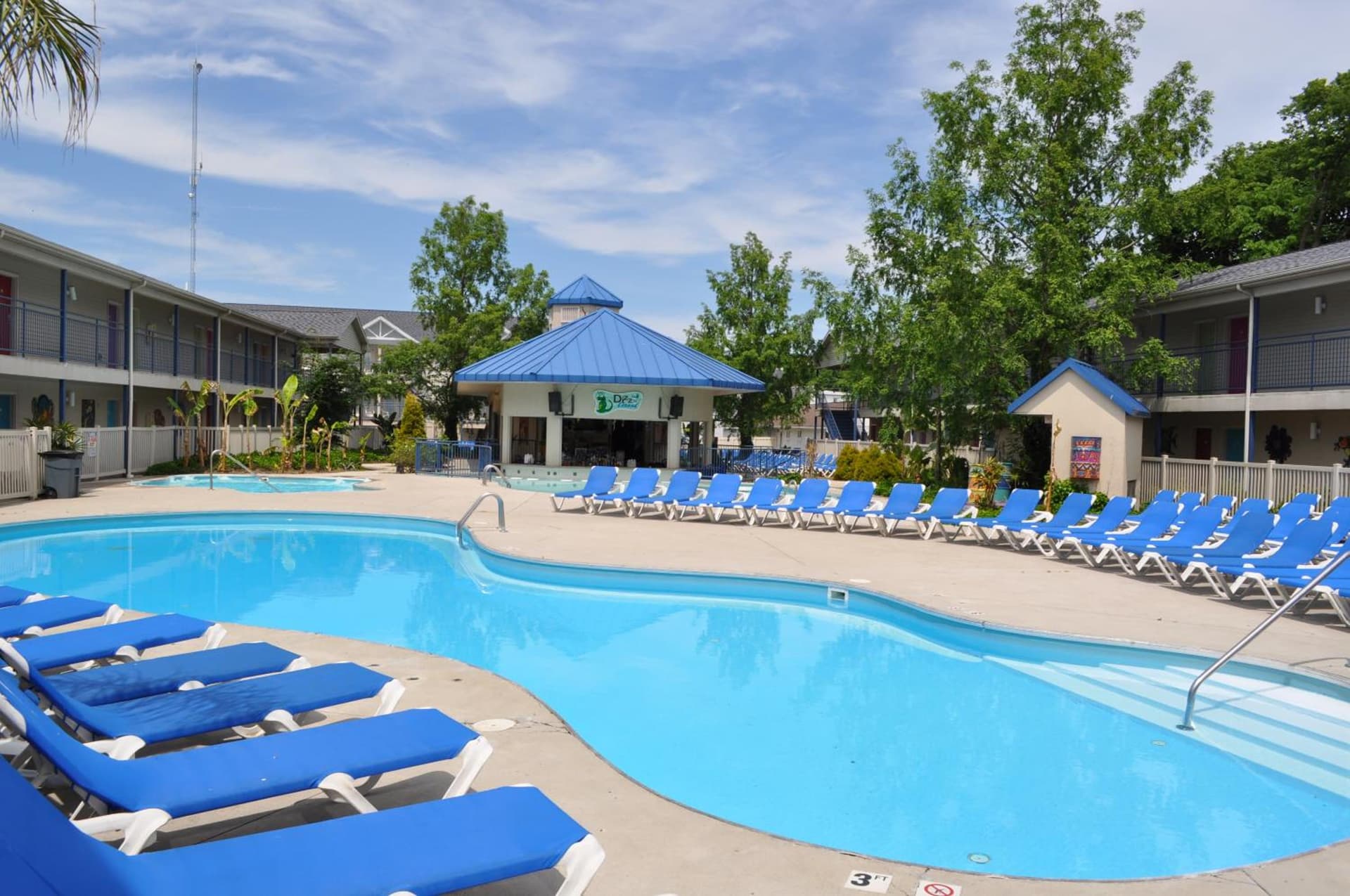 Islander Inn interior in Put-in-Bay, OH — gallery photo 2