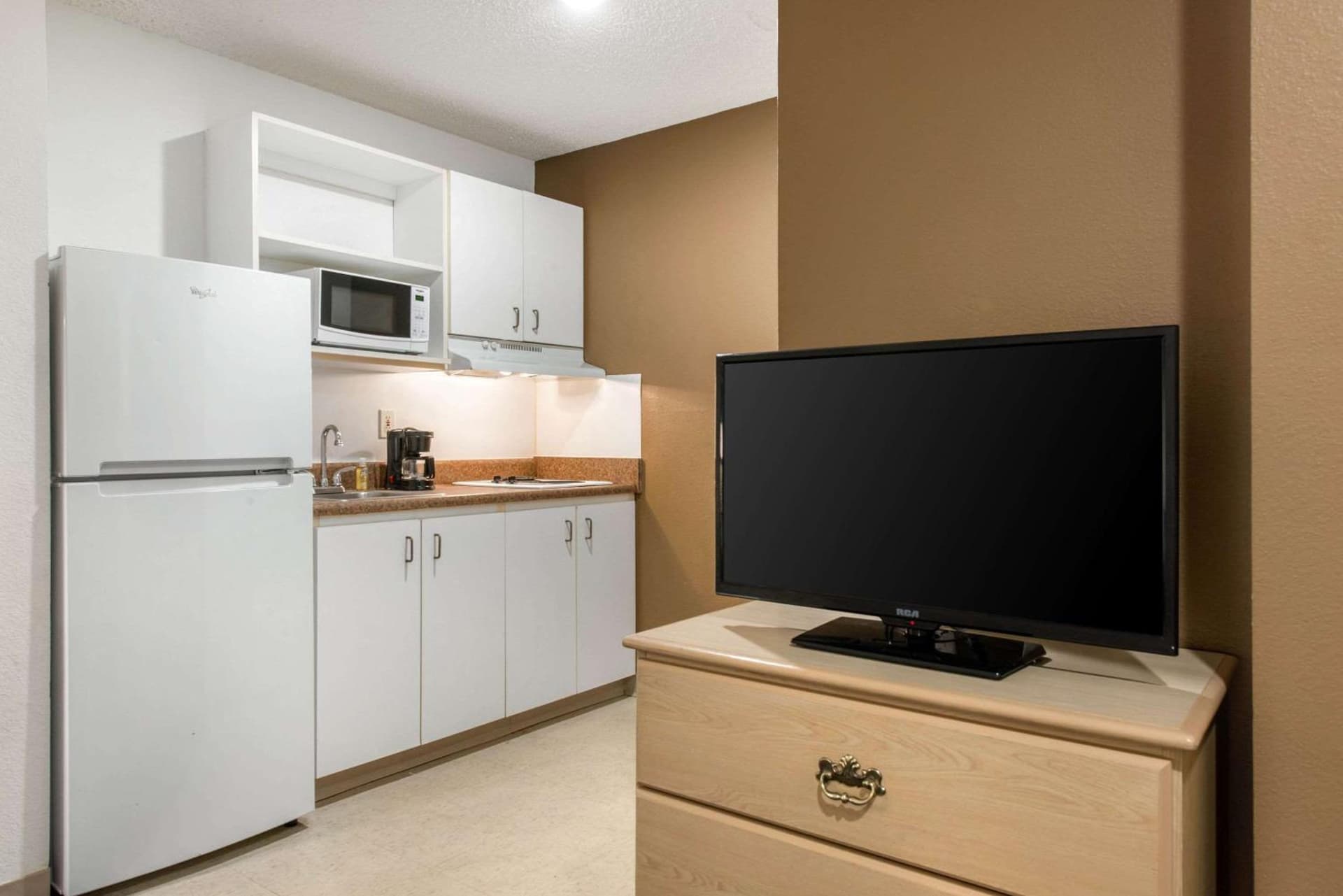 Birch Hill Suites - Lakeland gallery photo in Lakeland, FL — image 13