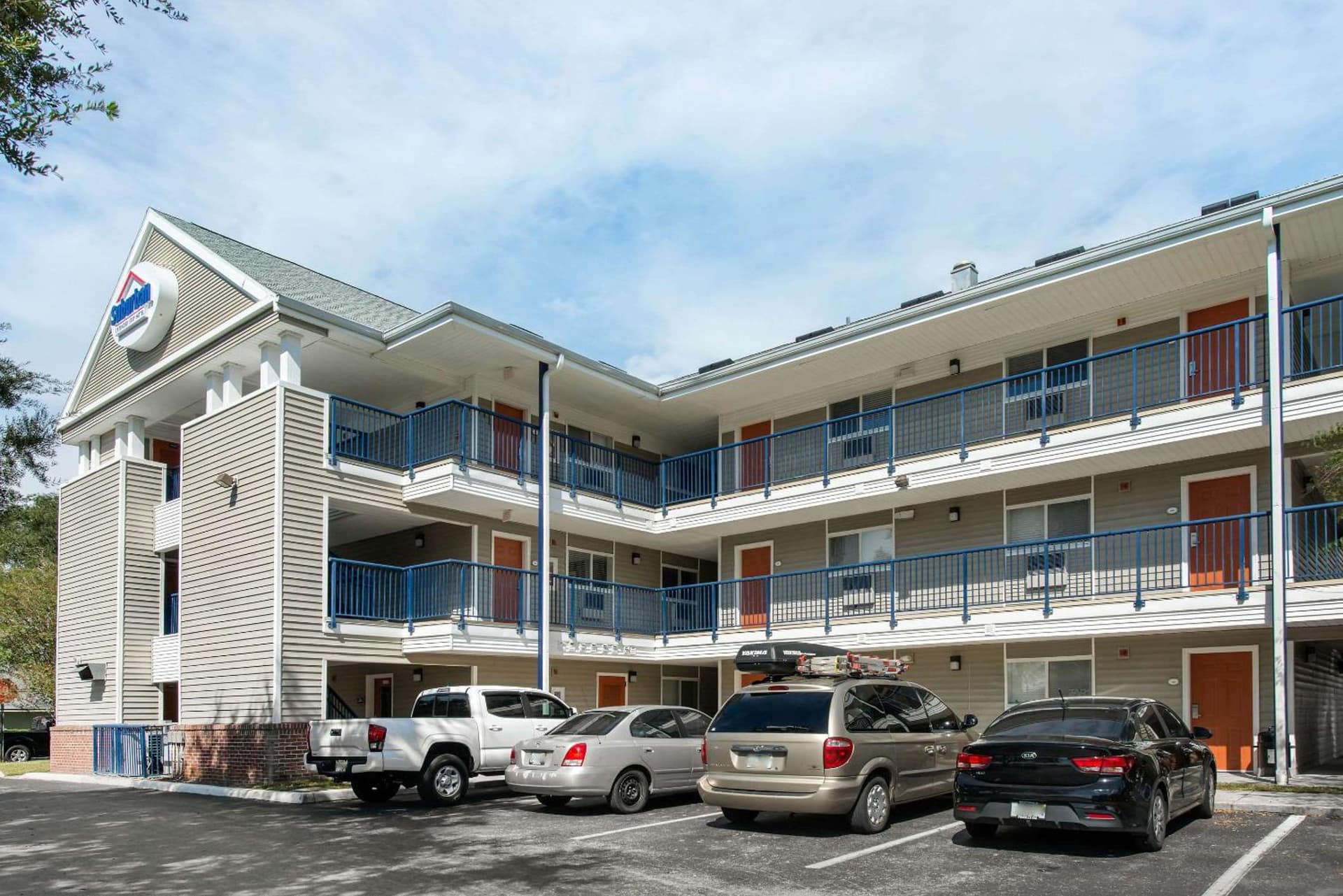 Birch Hill Suites - Lakeland interior in Lakeland, FL — gallery photo 2