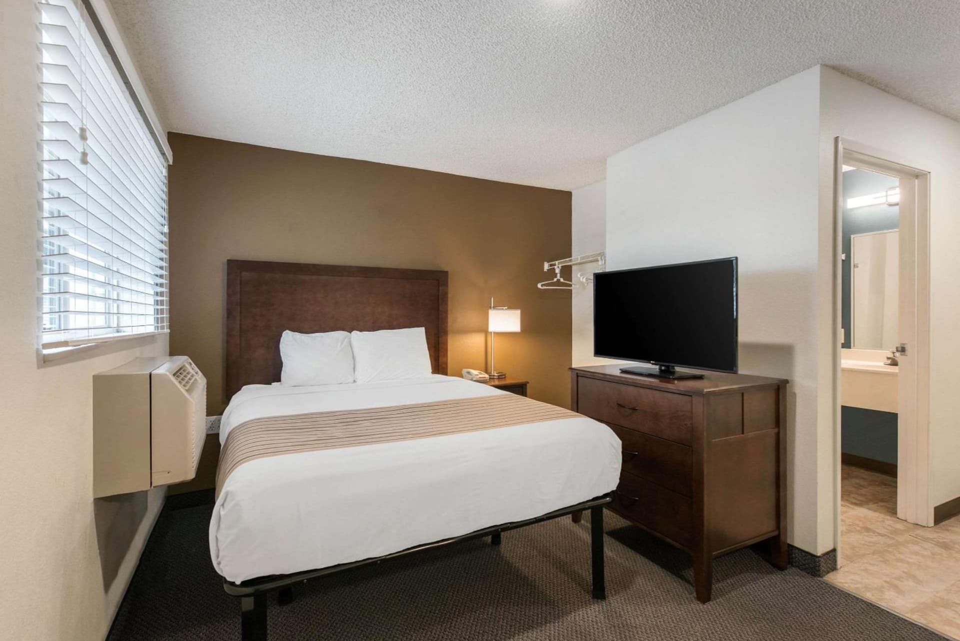 Birch Hill Suites - Lakeland gallery photo in Lakeland, FL — image 5