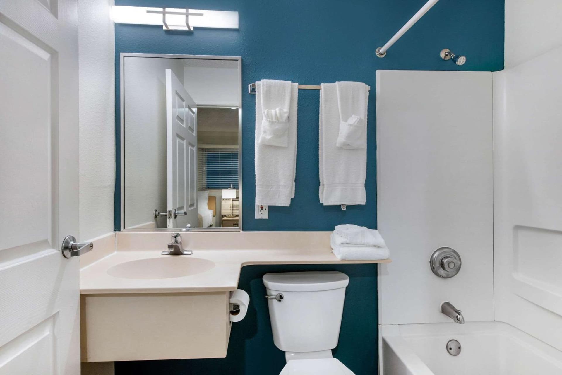 Birch Hill Suites - Lakeland gallery photo in Lakeland, FL — image 15
