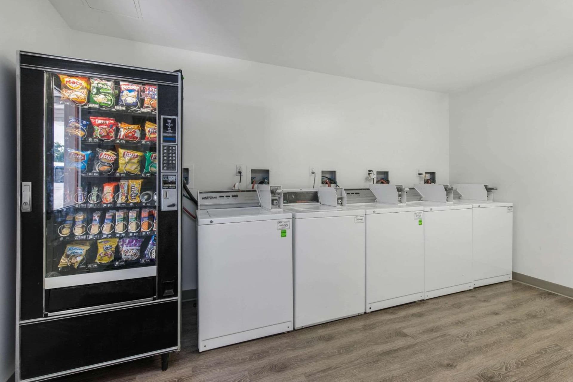Birch Hill Suites - Lakeland gallery photo in Lakeland, FL — image 12