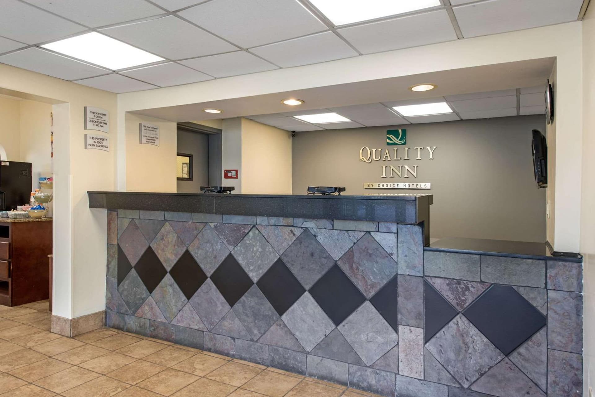 Quality Inn & Suites Lafayette I-65 interior in Lafayette, IN — gallery photo 2