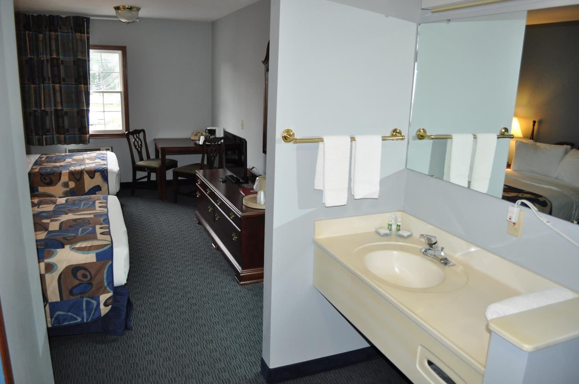 Grand Islander Hotel interior in Put-in-Bay, OH — gallery photo 2