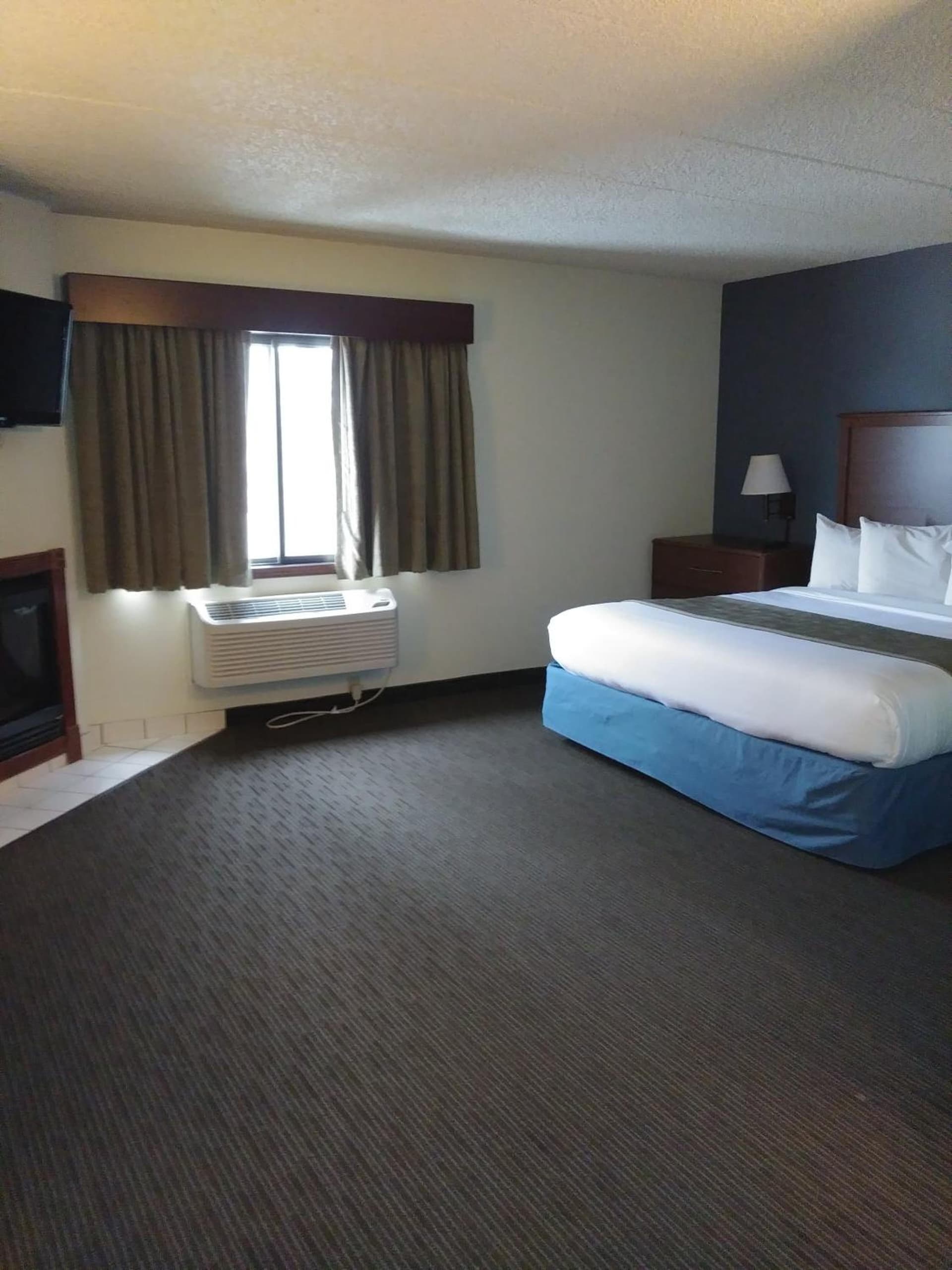 AmericInn by Wyndham Windsor Ft. Collins gallery photo in Fort Collins, CO — image 39