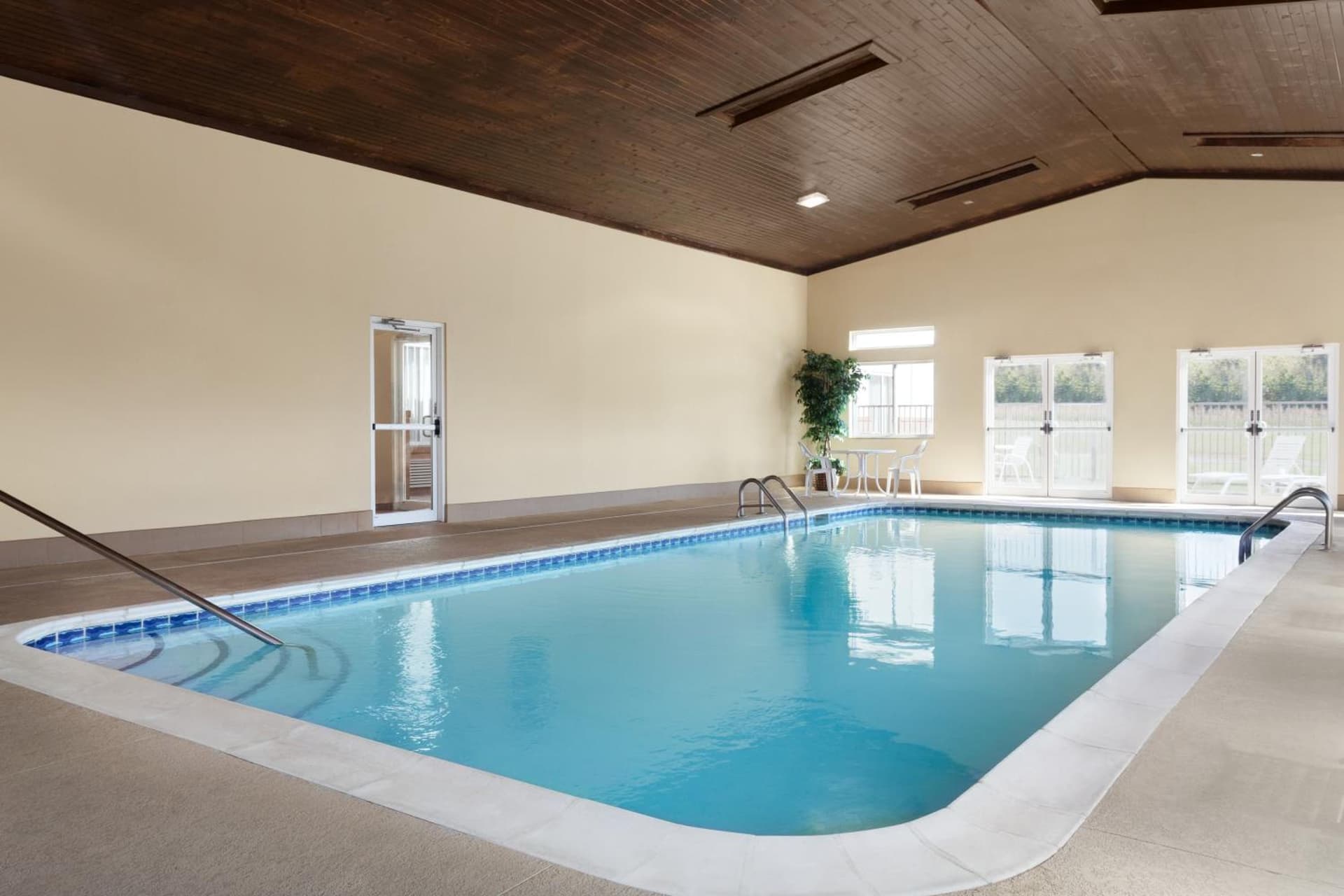 Baymont by Wyndham Elizabethtown property views in Elizabethtown, KY — gallery photo 3