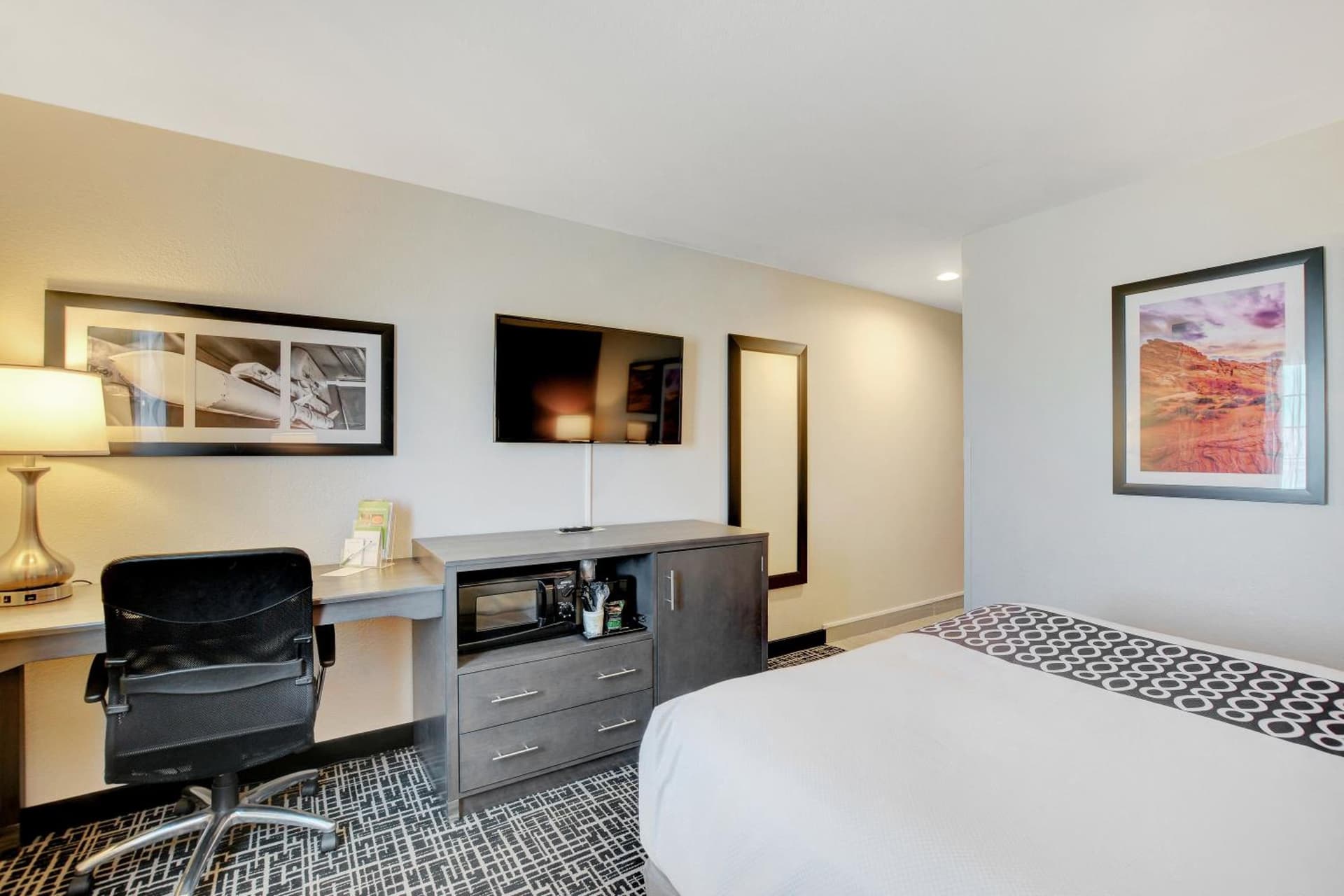 La Quinta Inn & Suites by Wyndham Las Vegas Nellis interior in Las Vegas, NV — gallery photo 2