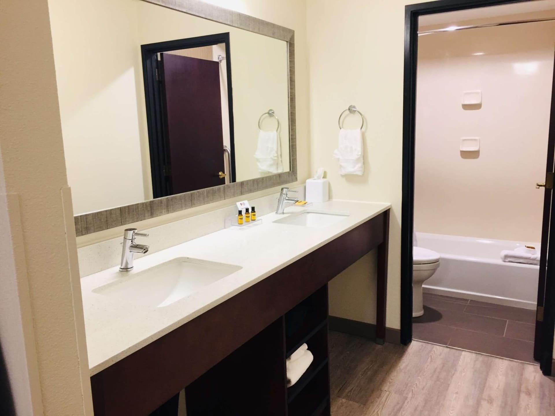 Best Western Plus Portland Airport Hotel & Suites gallery photo in Parkrose, OR — image 4