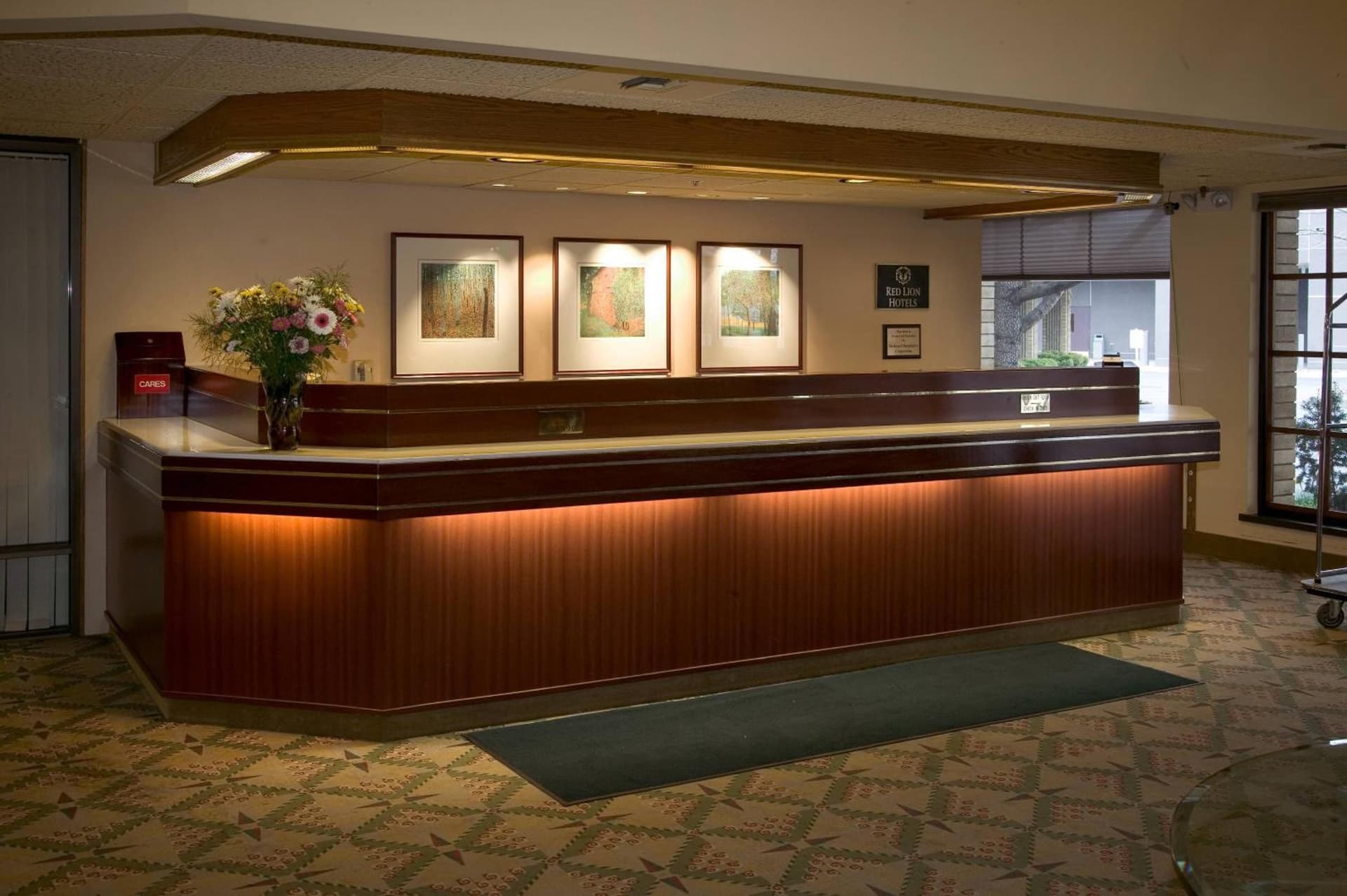 Red Lion Hotel Yakima Center interior in Yakima, WA — gallery photo 2