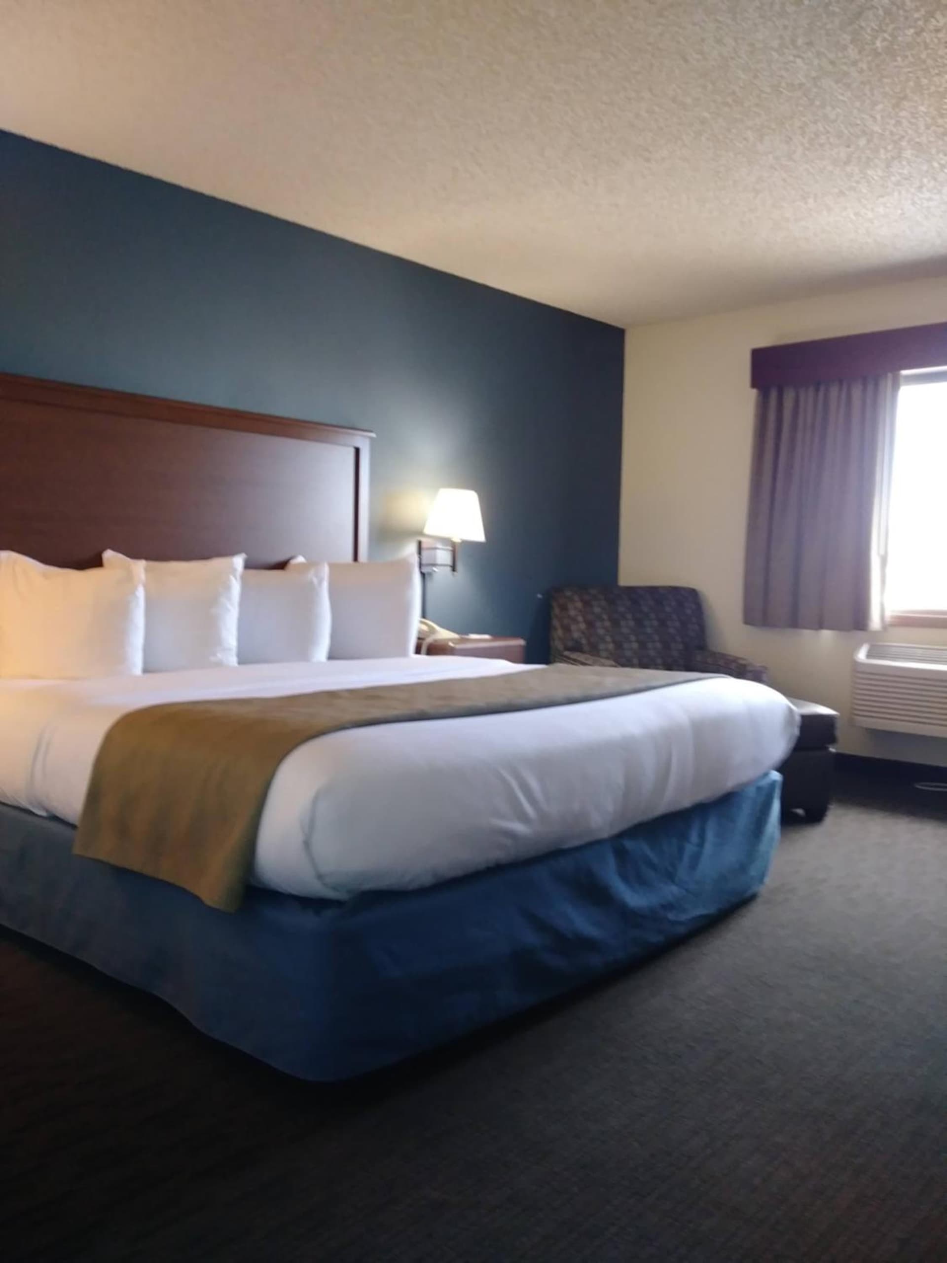 AmericInn by Wyndham Windsor Ft. Collins gallery photo in Fort Collins, CO — image 64