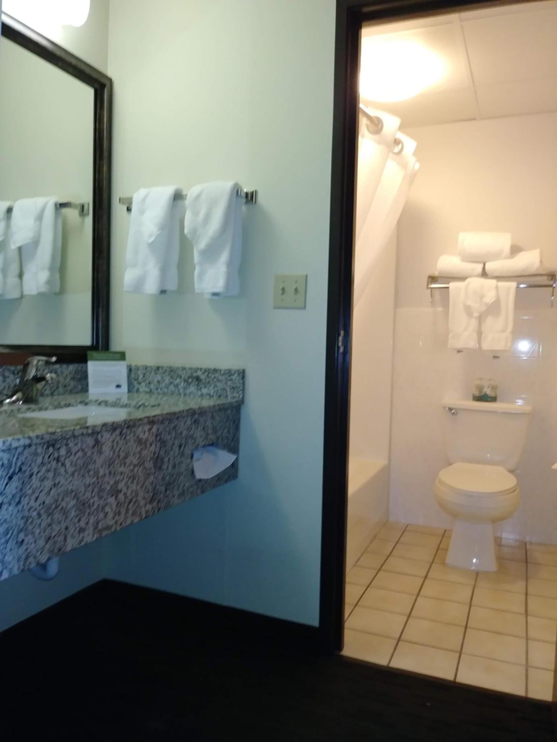 AmericInn by Wyndham Windsor Ft. Collins gallery photo in Fort Collins, CO — image 94