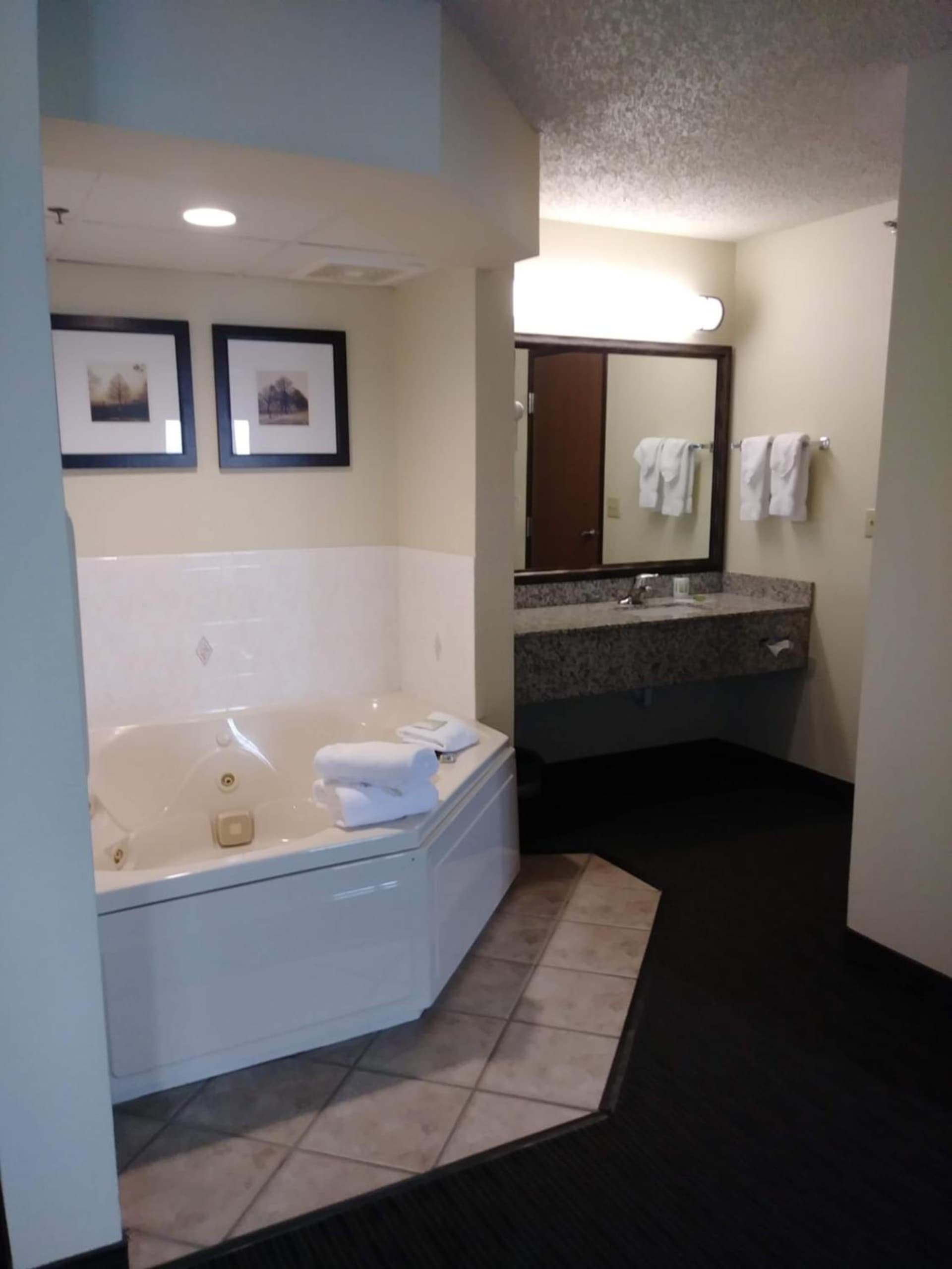 AmericInn by Wyndham Windsor Ft. Collins gallery photo in Fort Collins, CO — image 81