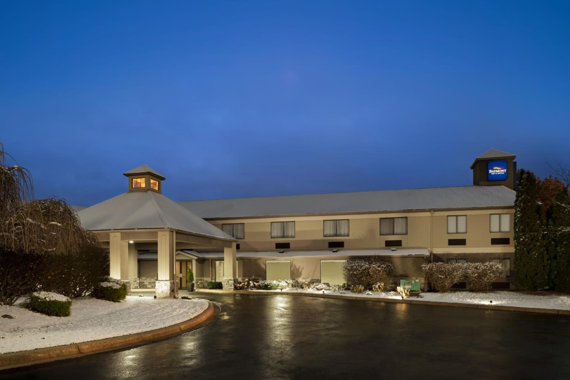 Baymont by Wyndham Belleville Airport Area Free Airport Shuttle property views in Belleville, MI — gallery photo 3