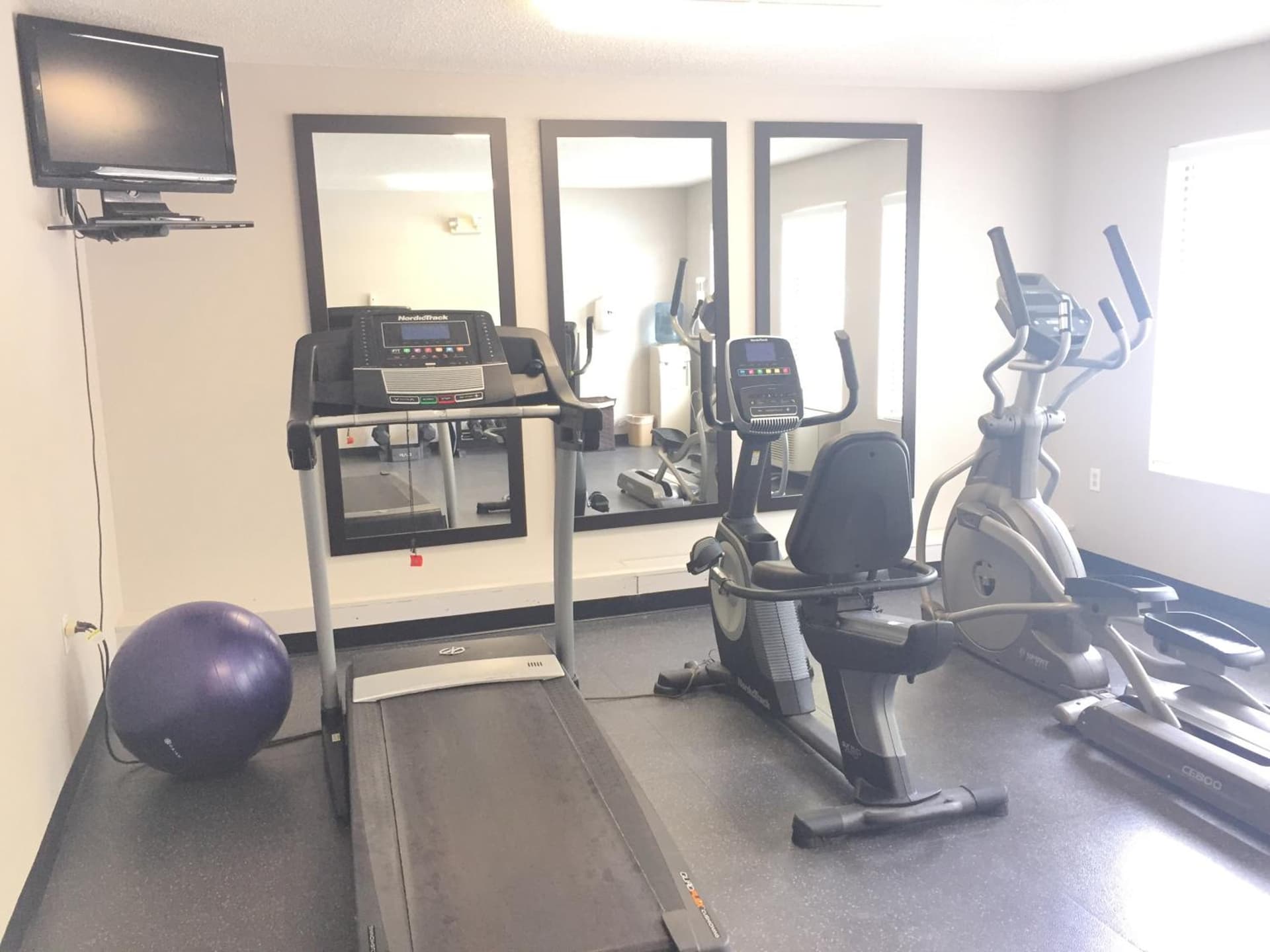 Country Inn & Suites by Radisson, Greenville, NC gallery photo in Winterville, NC — image 11