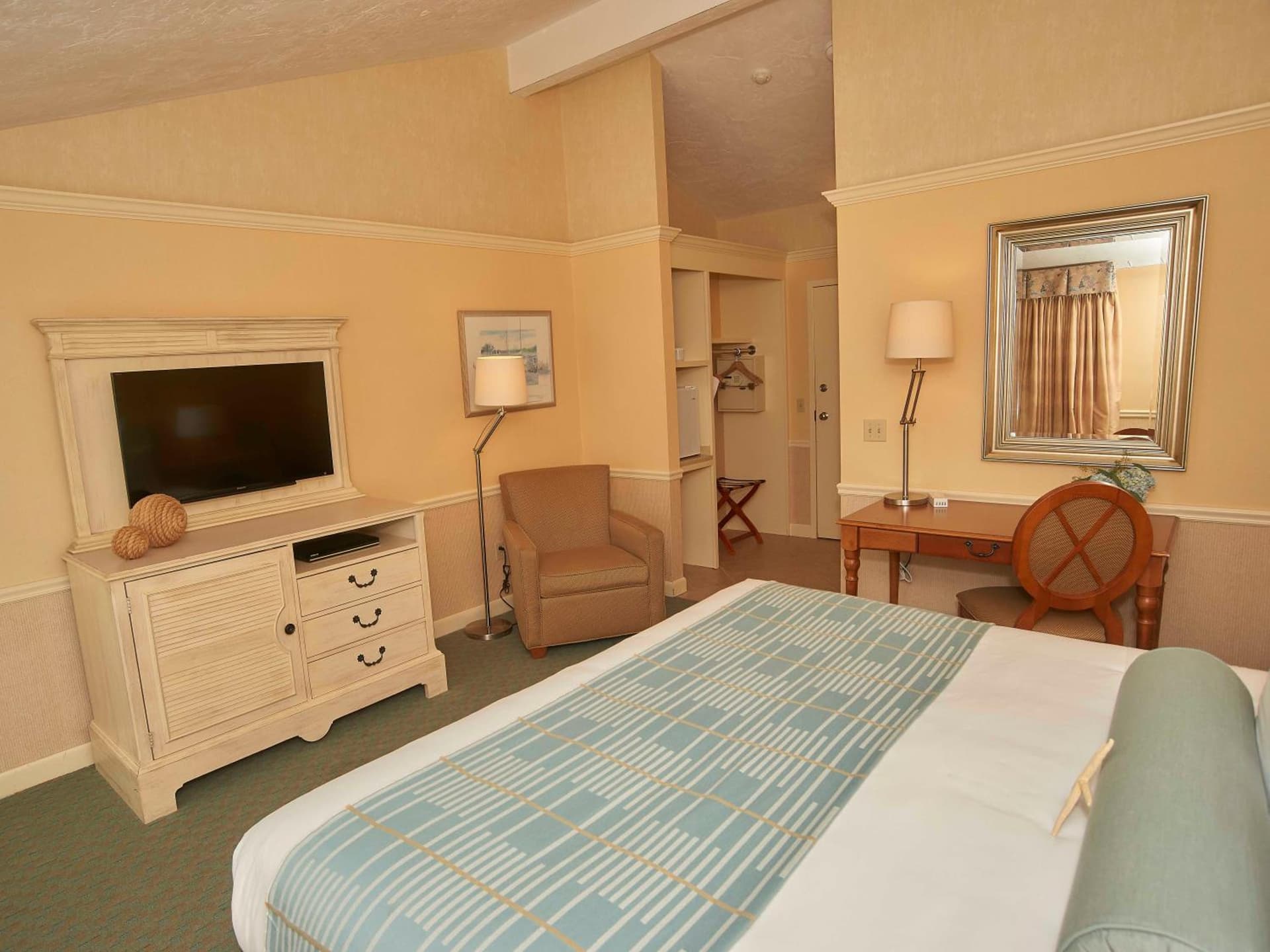 Anchor In Distinctive Waterfront Lodging gallery photo in Hyannis — image 69