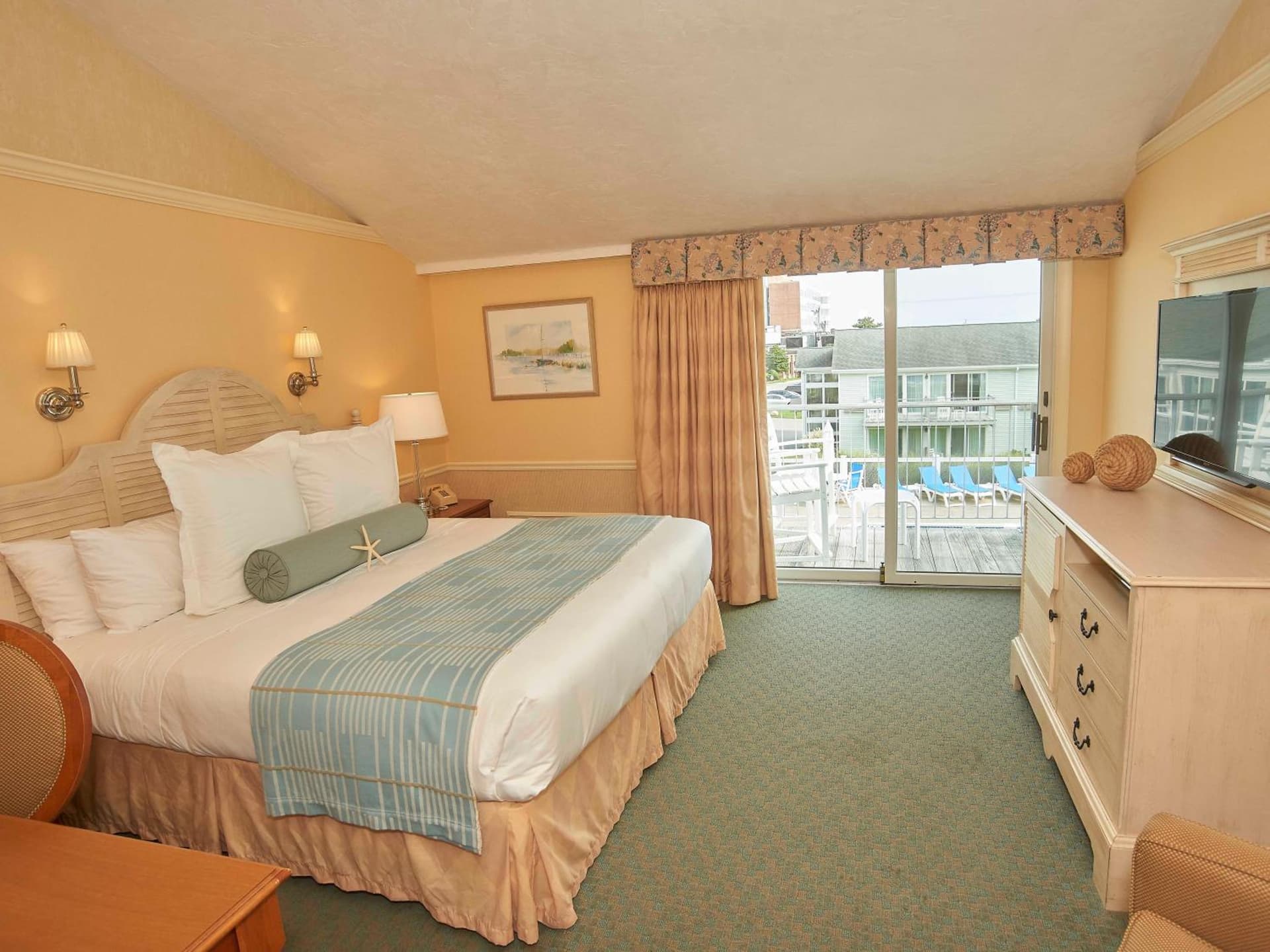 Anchor In Distinctive Waterfront Lodging gallery photo in Hyannis — image 94