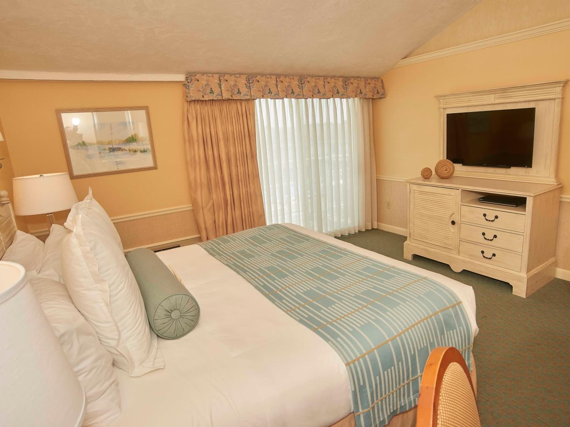 Anchor In Distinctive Waterfront Lodging gallery photo in Hyannis — image 13