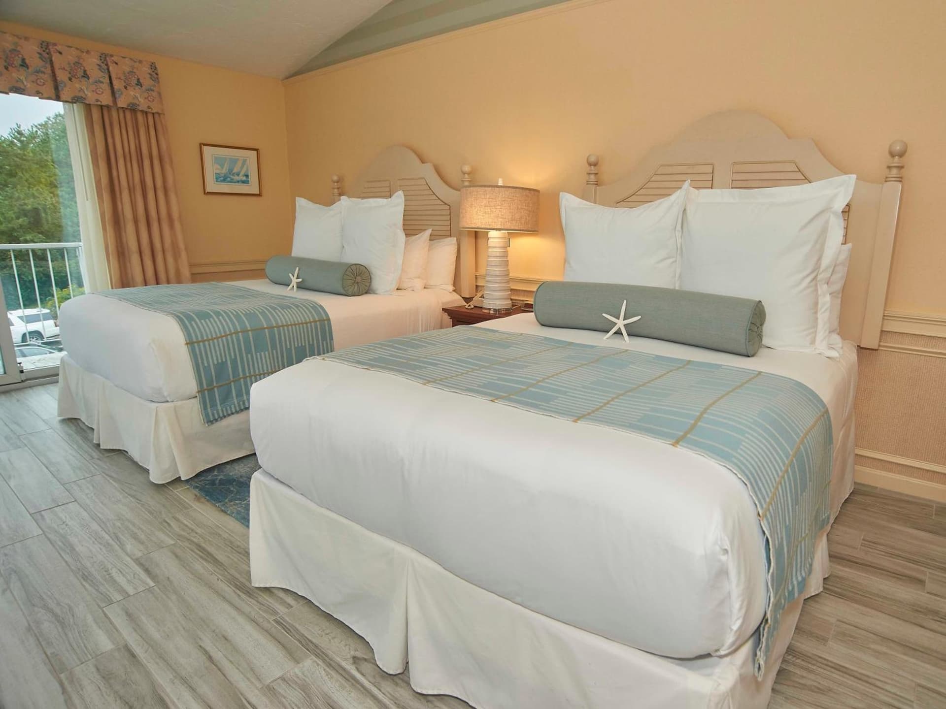 Anchor In Distinctive Waterfront Lodging gallery photo in Hyannis — image 93