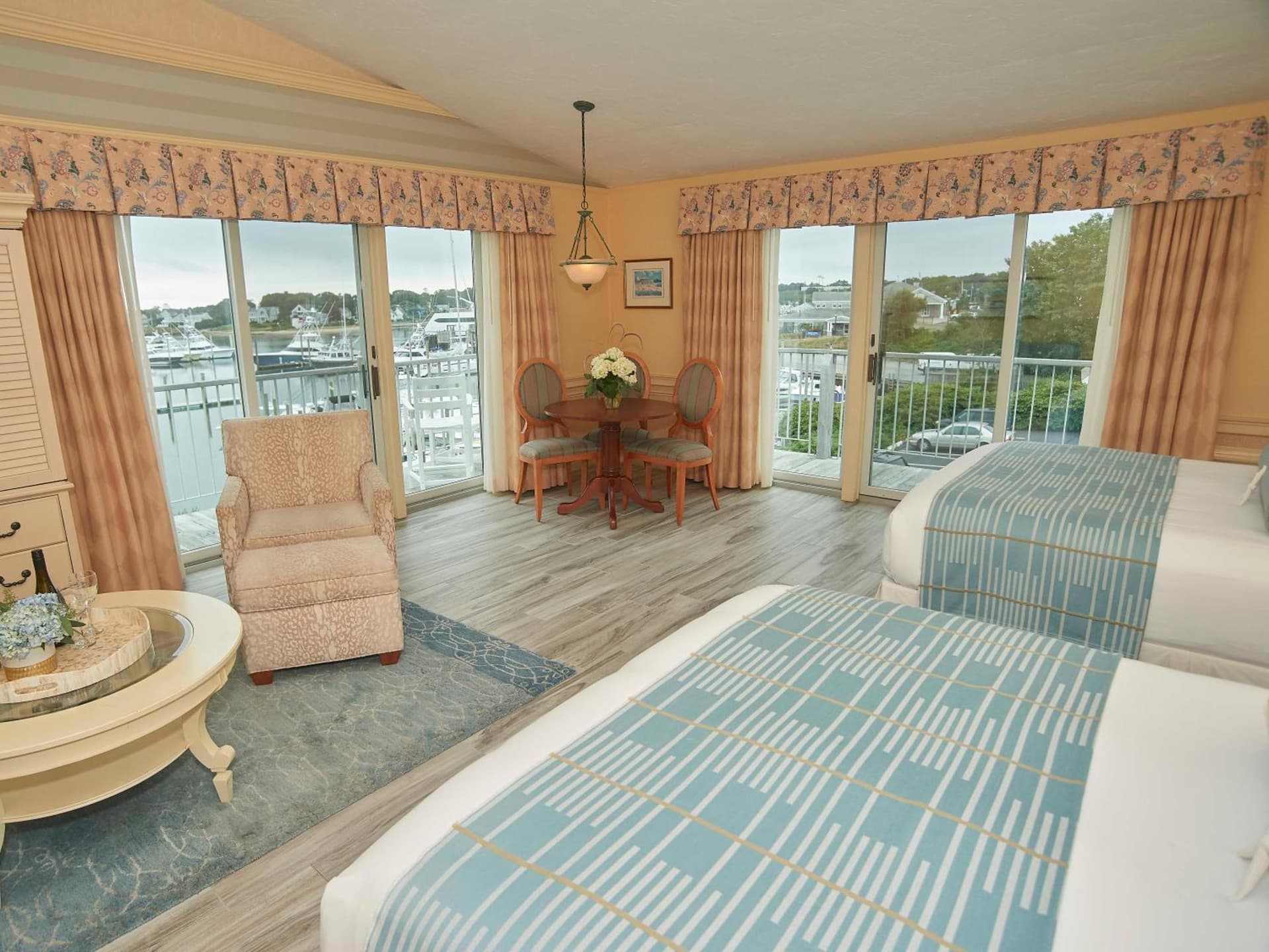 Anchor In Distinctive Waterfront Lodging gallery photo in Hyannis — image 18