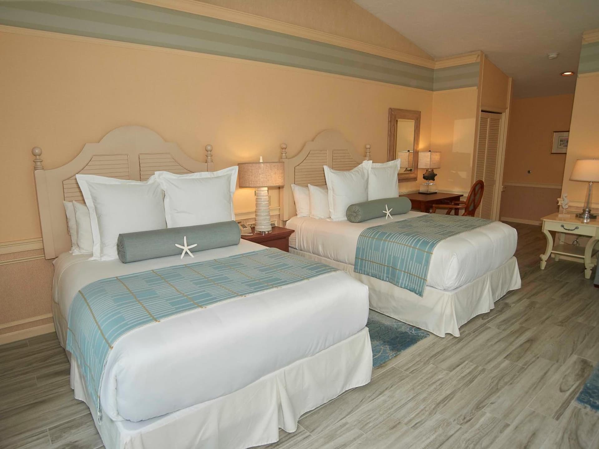 Anchor In Distinctive Waterfront Lodging gallery photo in Hyannis — image 90