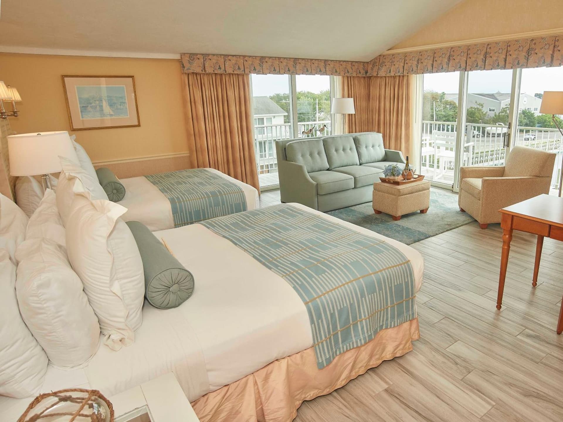 Anchor In Distinctive Waterfront Lodging gallery photo in Hyannis — image 98
