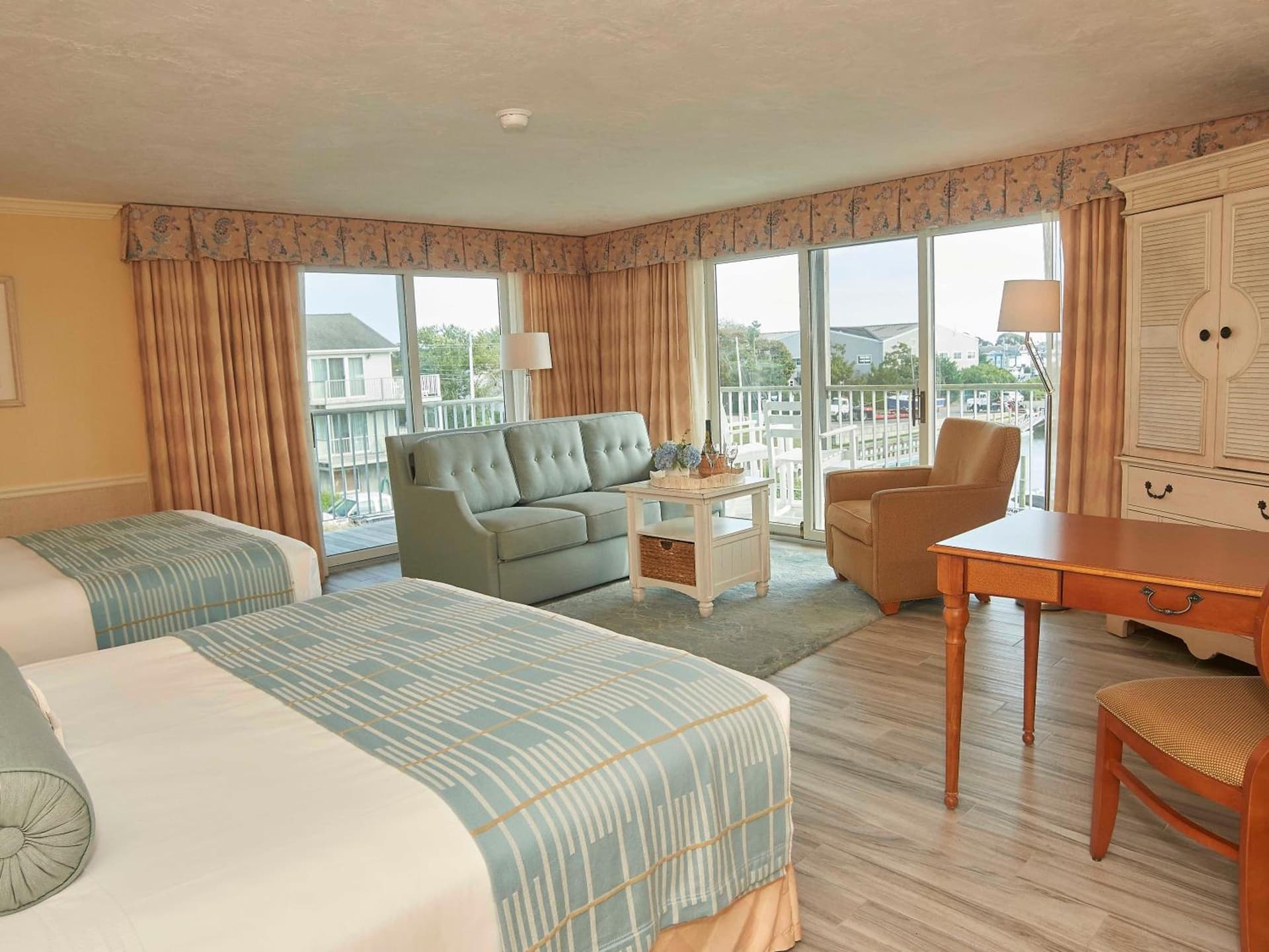 Anchor In Distinctive Waterfront Lodging gallery photo in Hyannis — image 39