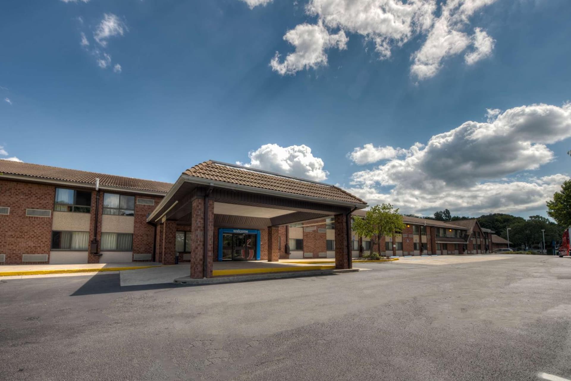 Motel 6-Branford, CT - New Haven featured exterior or lobby in Branford, CT — similar hotel