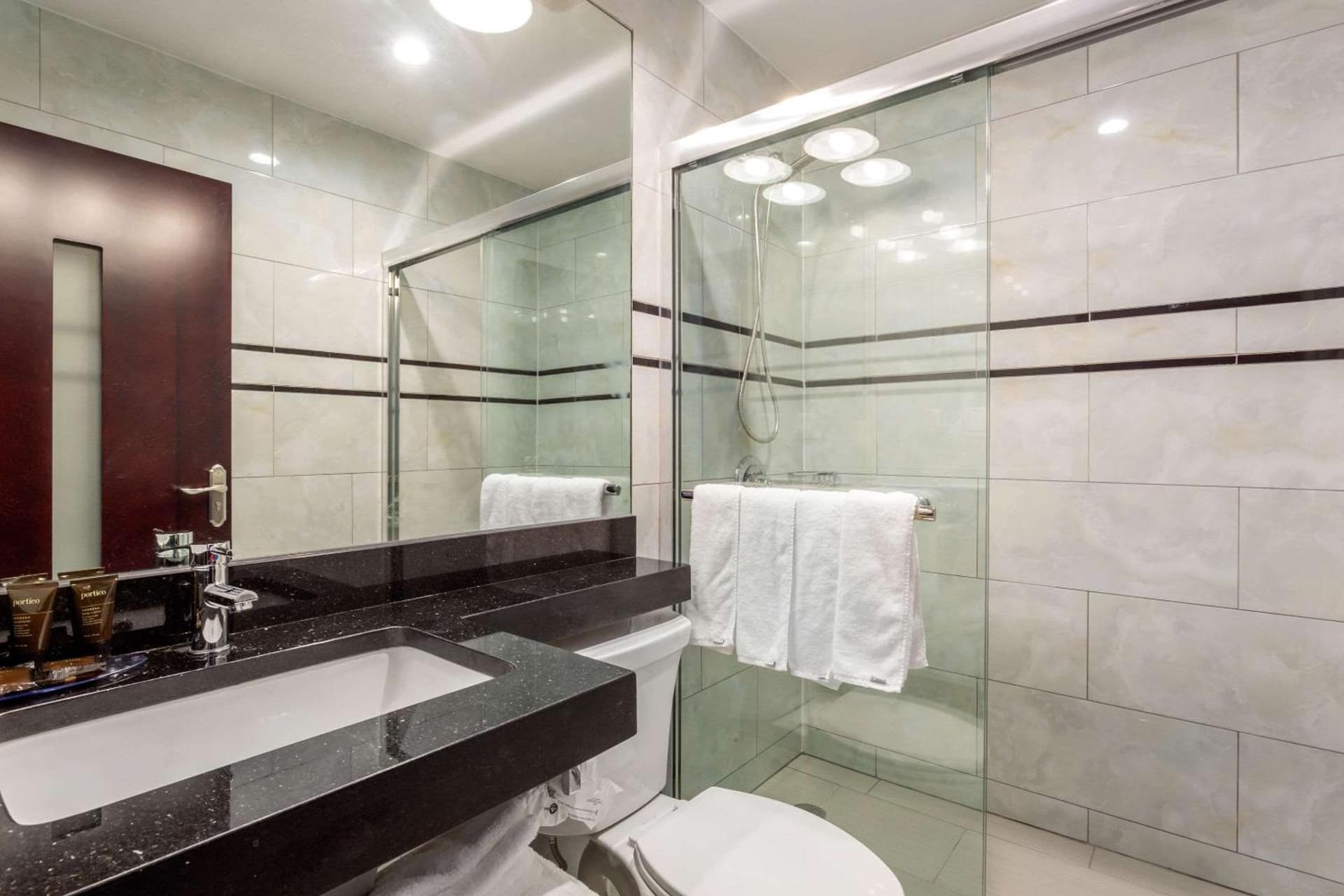 The L Hotel gallery photo in Brooklyn, NY — image 22