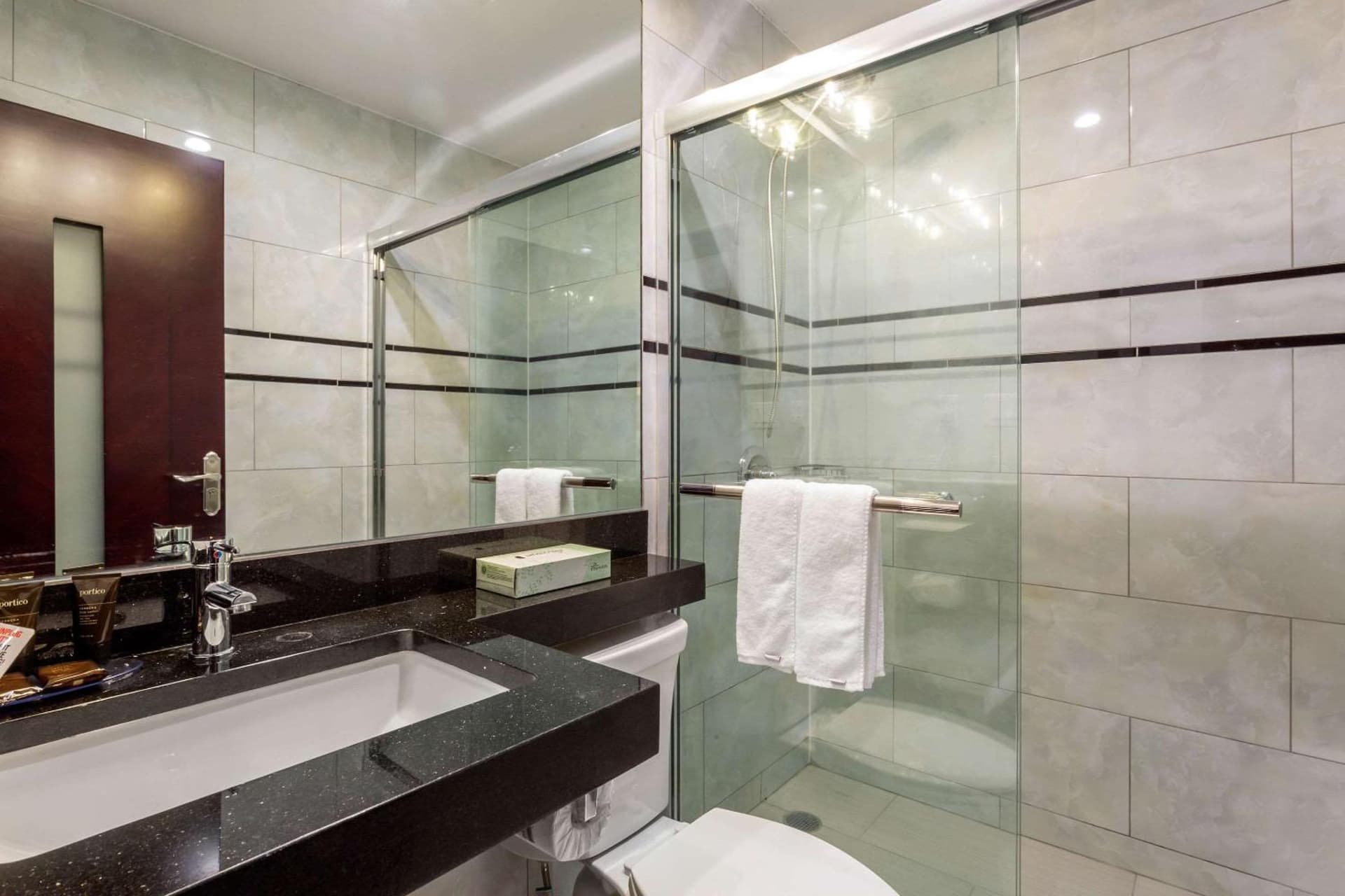 The L Hotel gallery photo in Brooklyn, NY — image 4