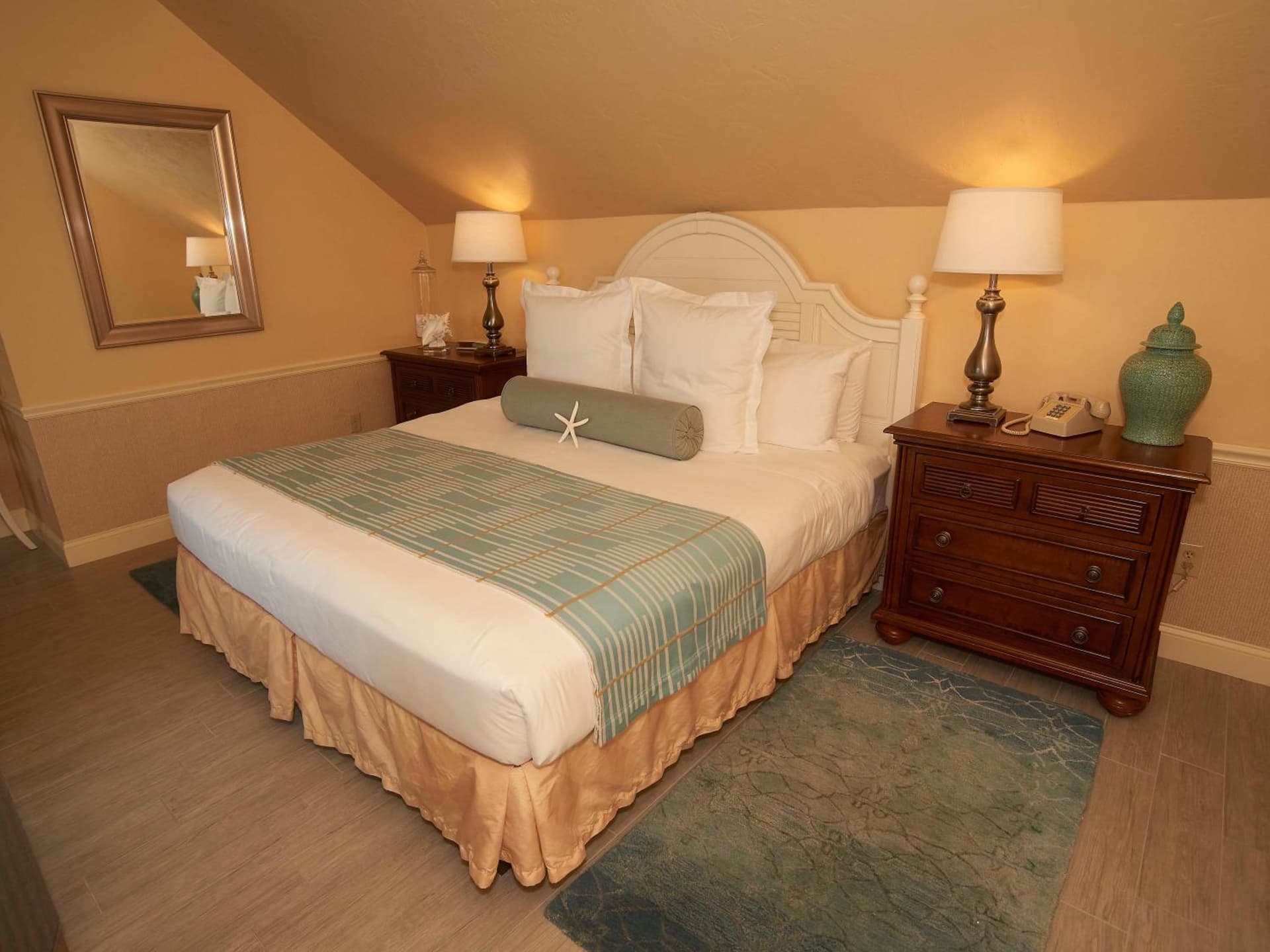 Anchor In Distinctive Waterfront Lodging gallery photo in Hyannis — image 46